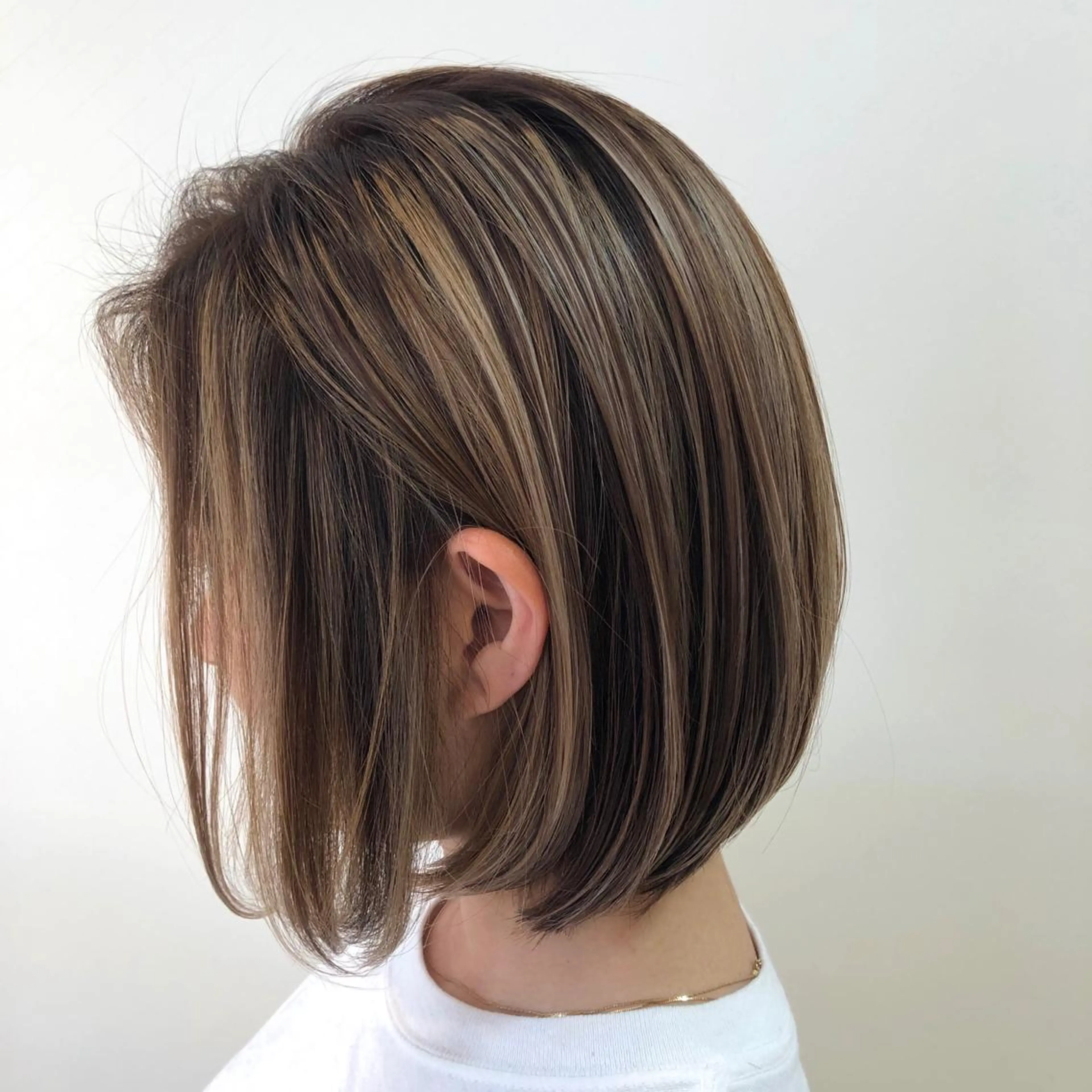 ショート カラー ベージュカラー ハイライトカラー ミルクティーベージュ ハイライト 🌈ぷる艶カラー🌈 髪質改善👑柳沼尚貴のヘアスタイル