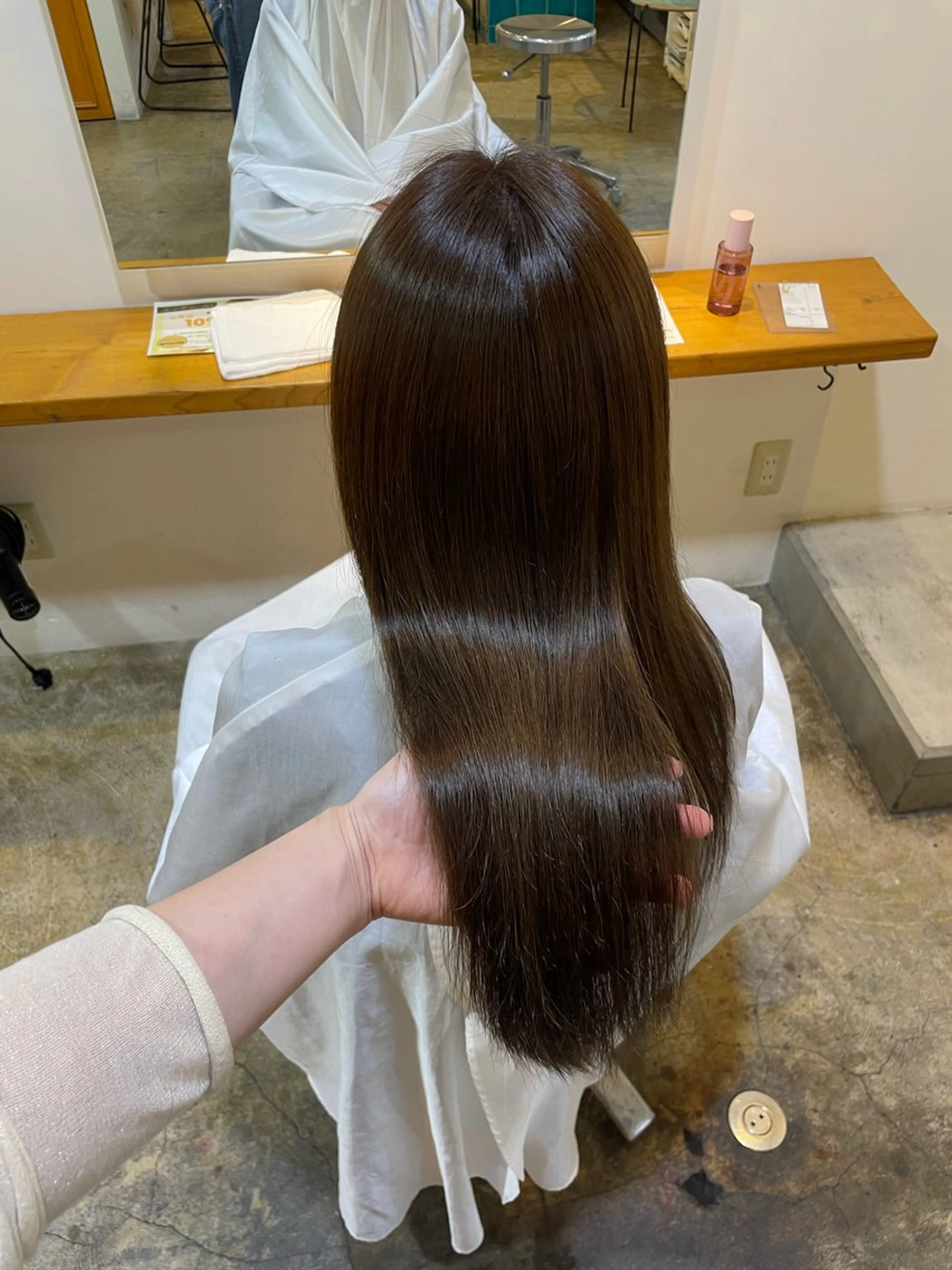 セミロング カラー ベージュカラー オリーブベージュ MIOベージュカラー 柔らかいカラーのヘアスタイル