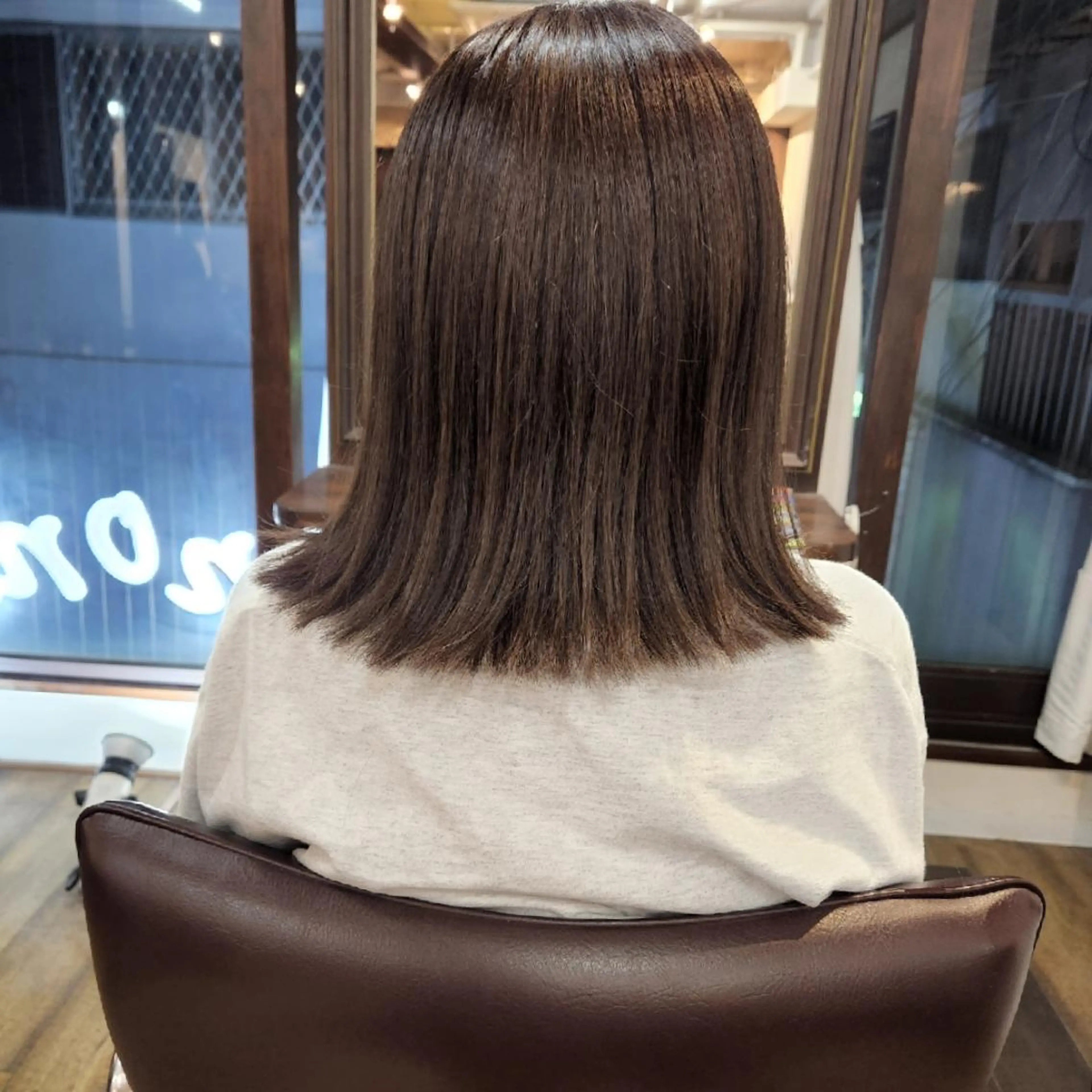 ミディアム アッシュ 外ハネヘア 龍 悠紀のヘアスタイル