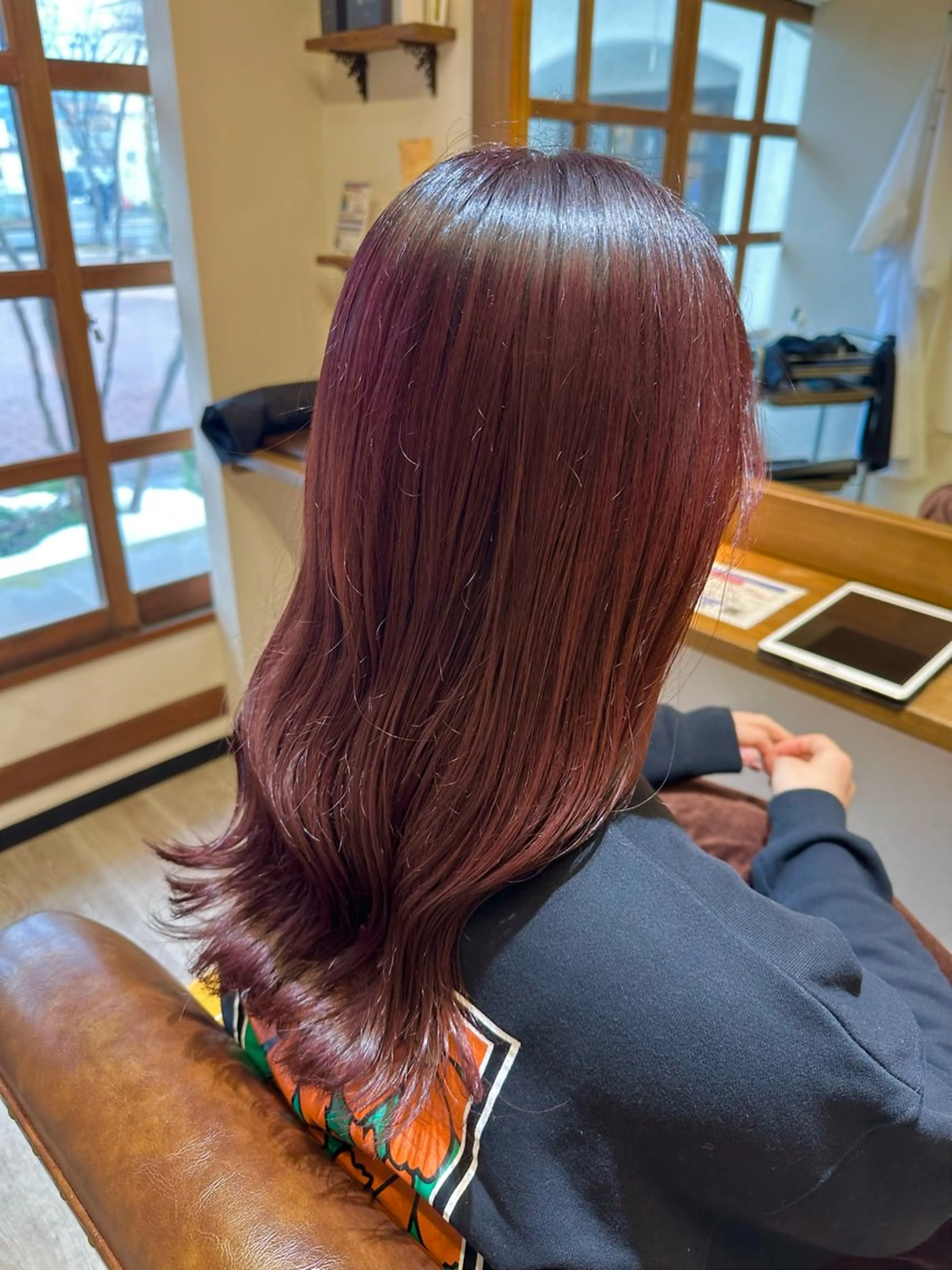 セミロング パープルカラー 撮影モデル 佐藤  真依のその他イメージ