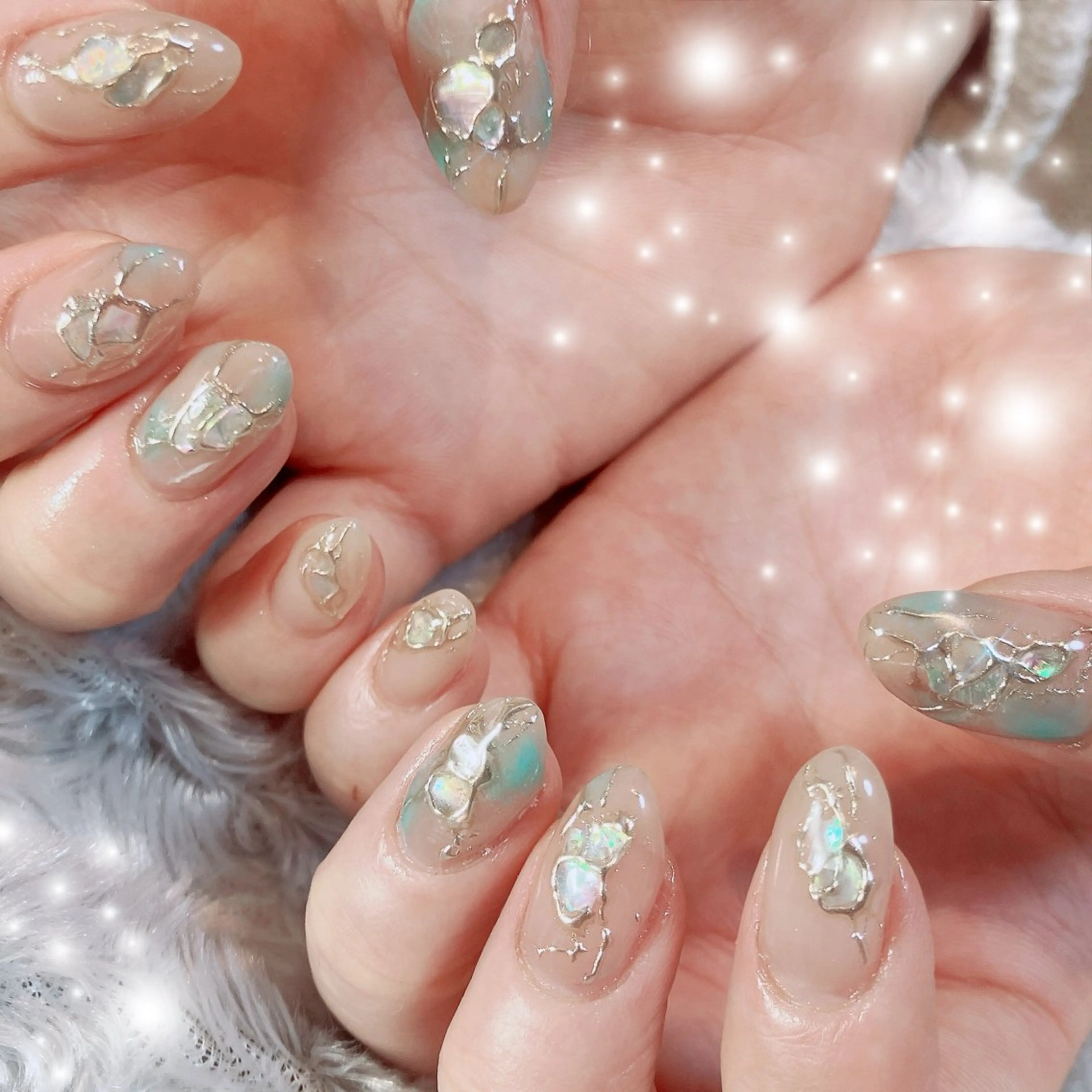 ネイル オーロラネイル ブルー グリーン キラキラネイル ニュアンスネイル ハンドネイル 自宅ネイルサロン クロバーネイルのネイルデザイン