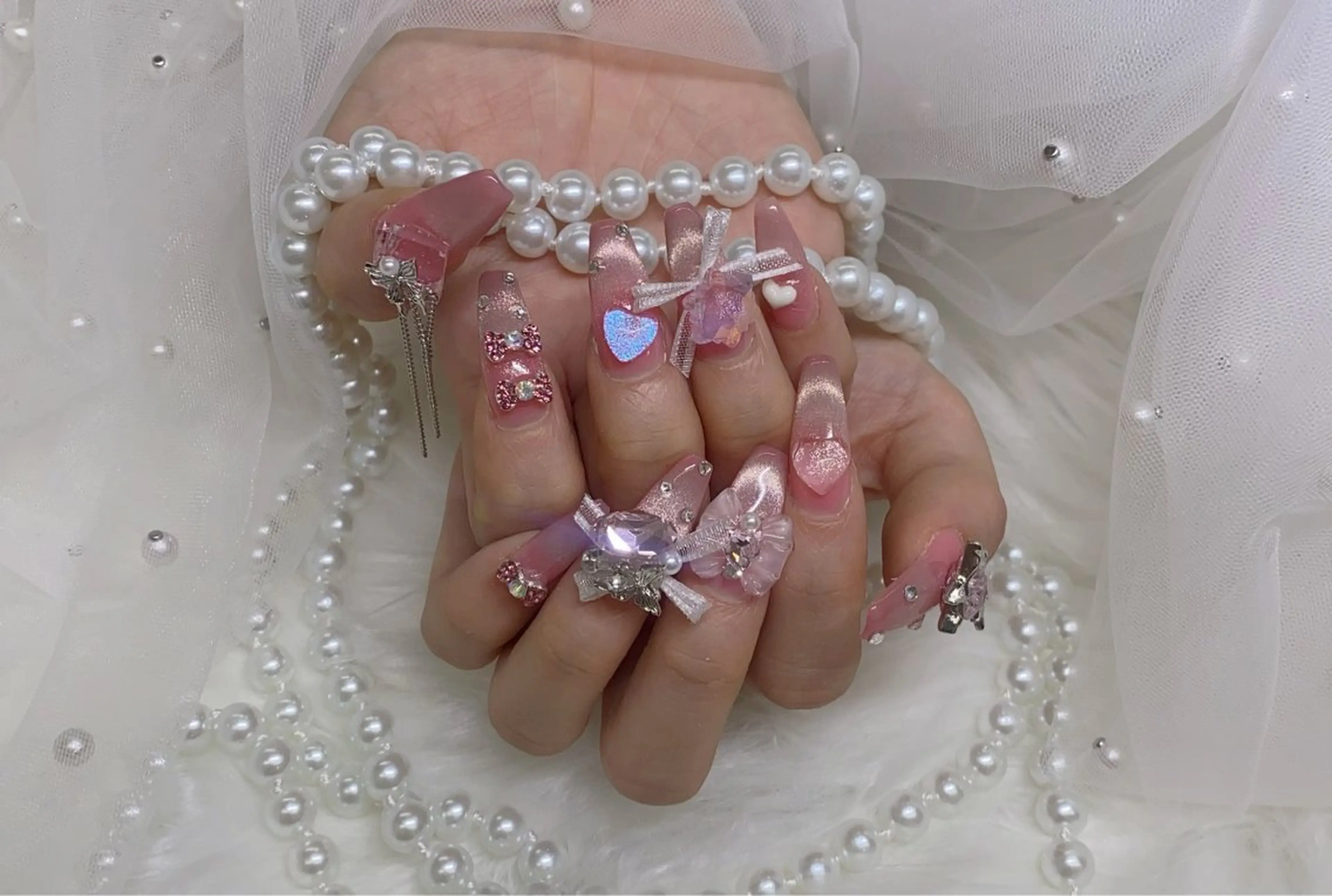 ネイル オーロラネイル 長さ出し フレンチネイル ジェルネイル マグネットネイル ハンドネイル ETERNA Nail 銀座店【パラジェル/フィルイン/チップ長さだし/マグネット/ニュアンス】所属・ア カリのネイルデザイン