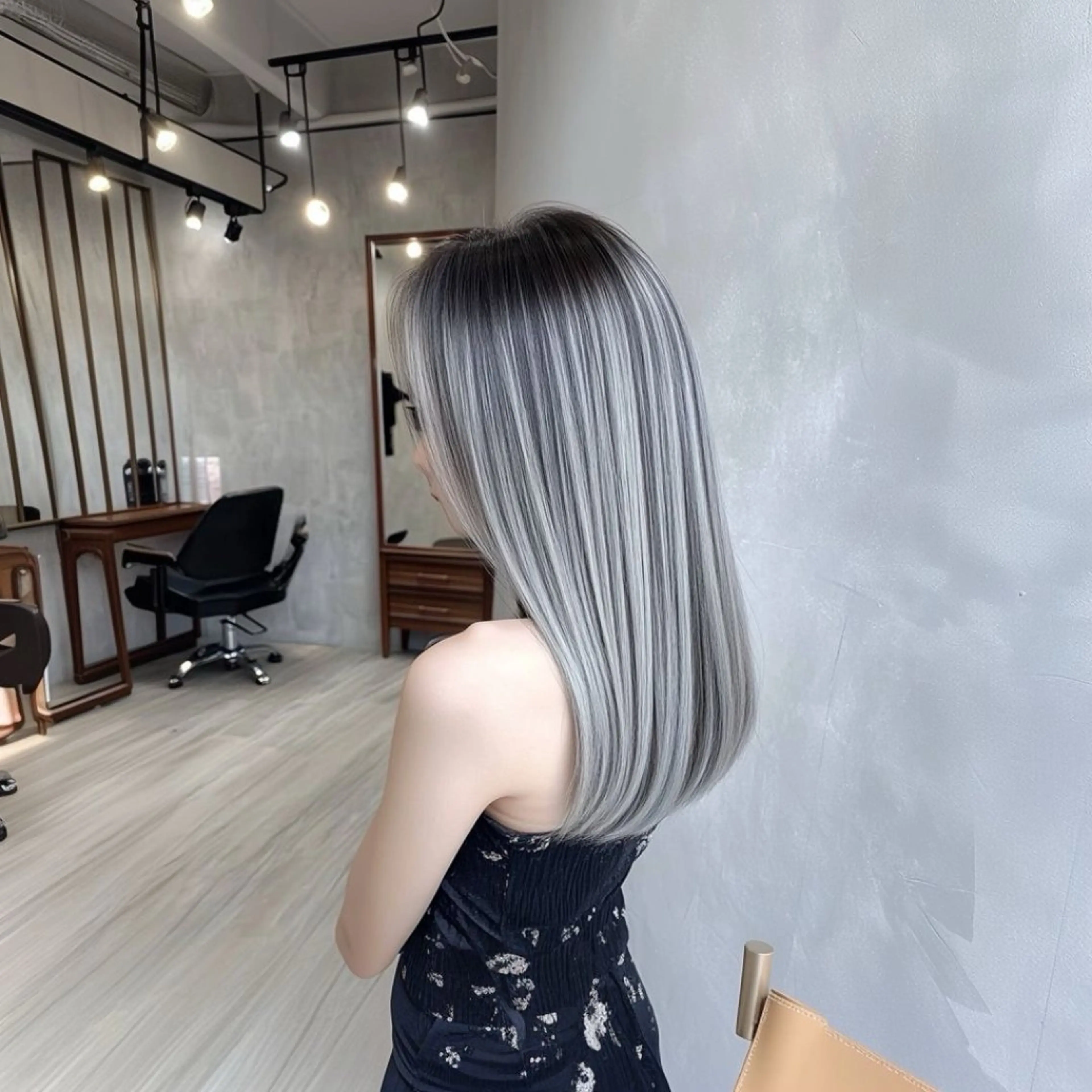 セミロング カラー Lucia 植田泰介のヘアスタイル