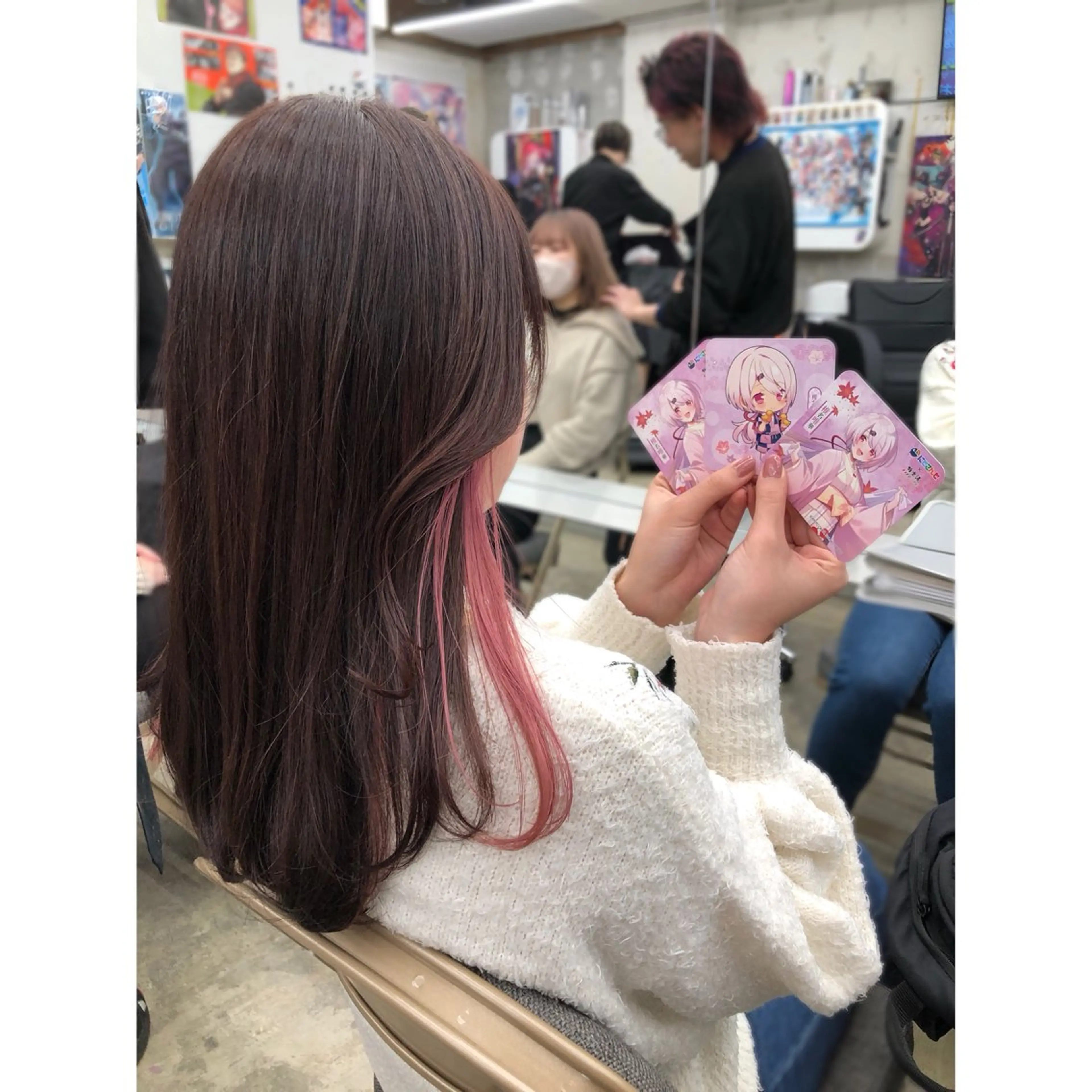 セミロング カラー イヤリングカラー 推しカラー✨ オタク美容師ユウカのヘアスタイル