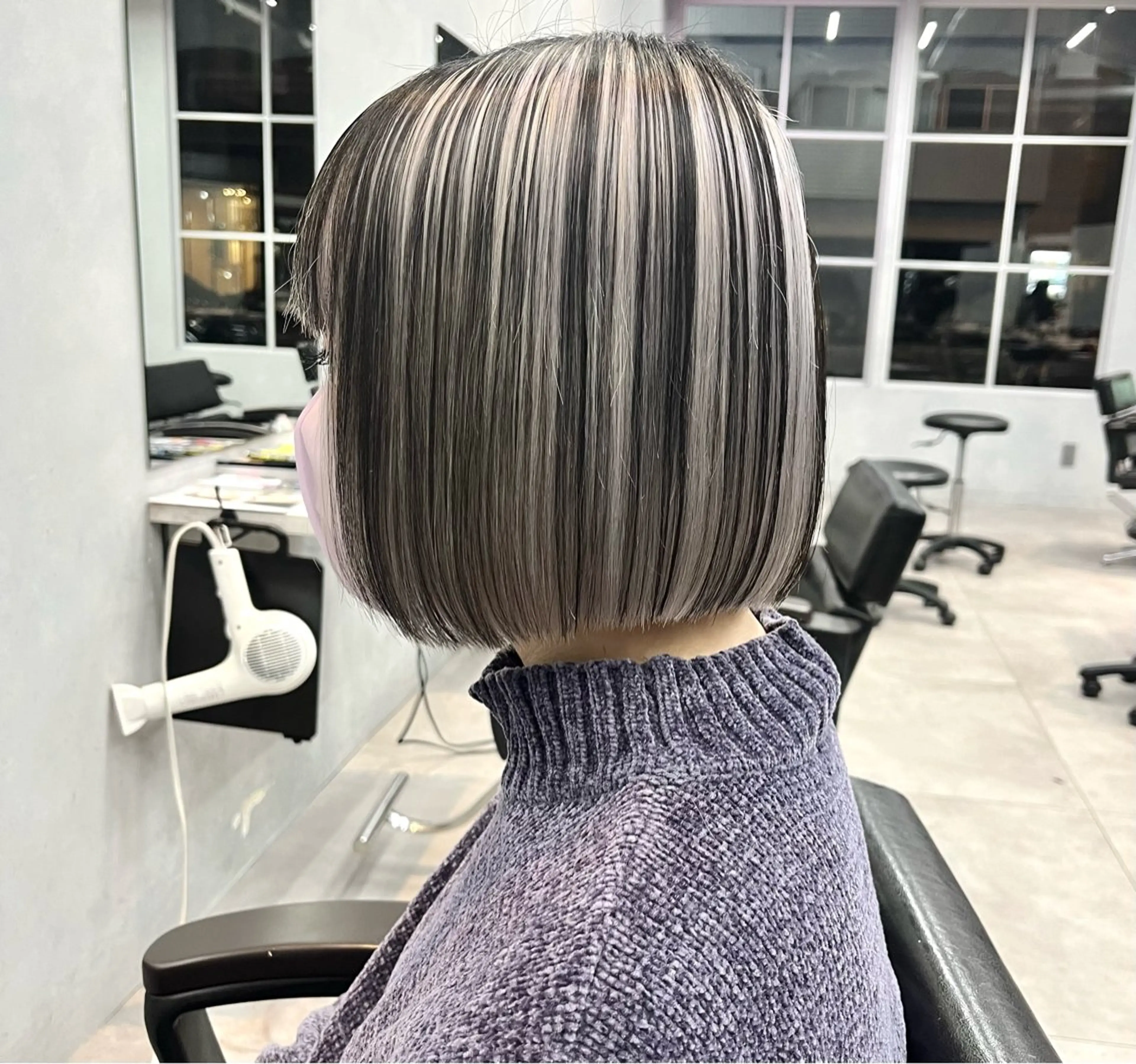 ショート カラー シルバー ホワイトシルバー ヘアカラー 🎀♥️推しカラー tomoka💜🍭のヘアスタイル