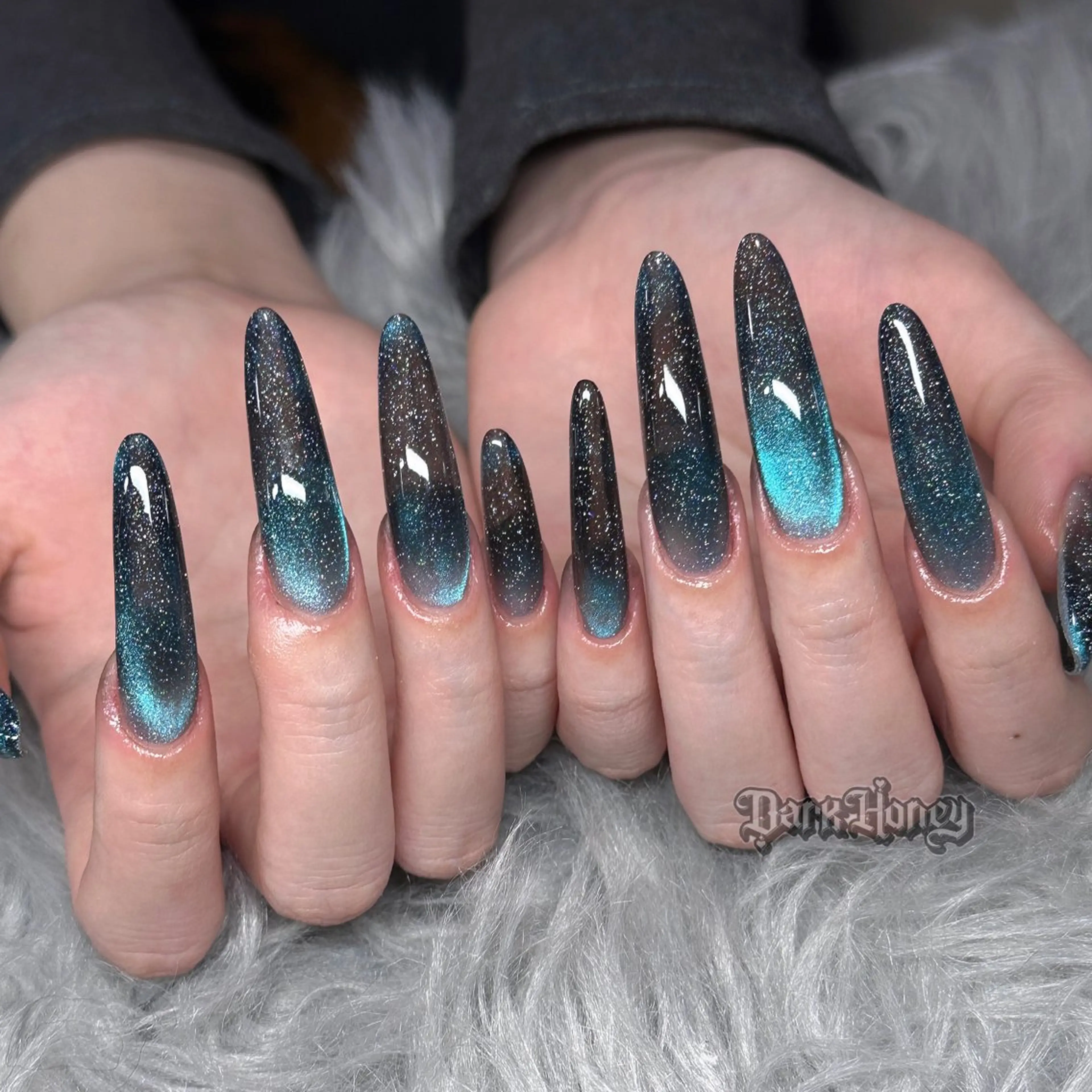 ネイル Dark Honey Susuのネイルデザイン