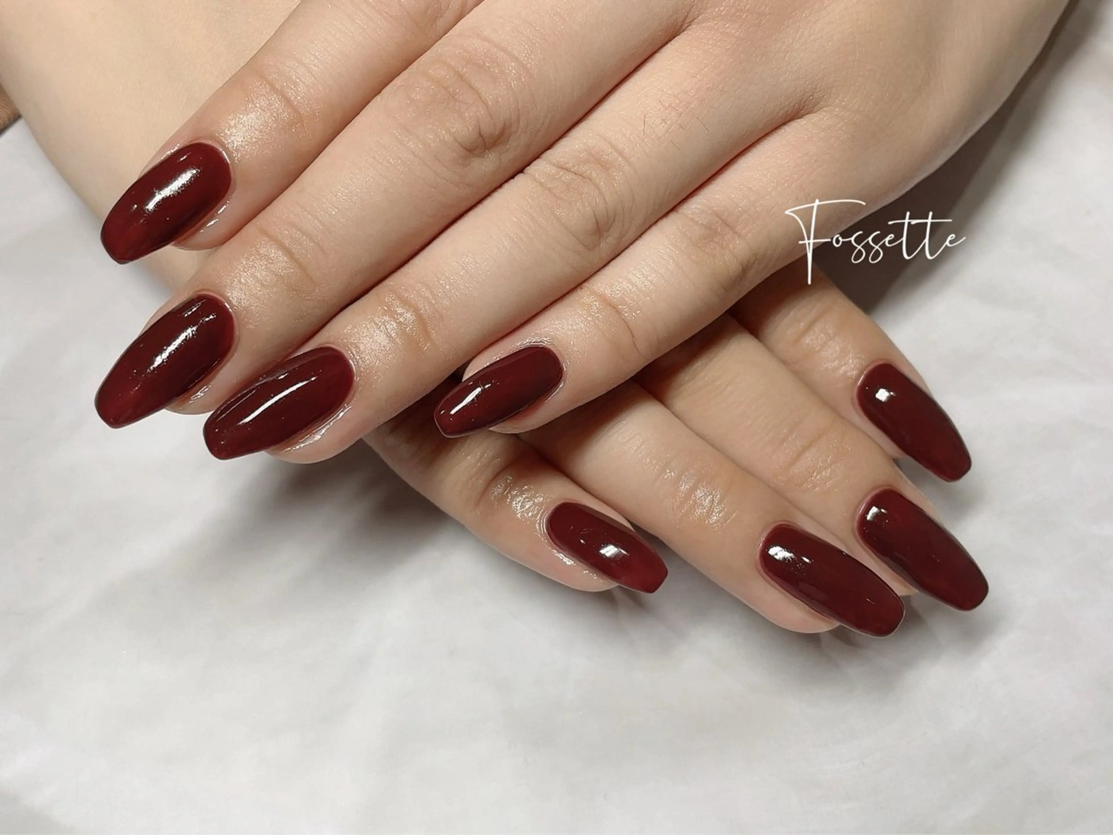ネイル ボルドー ワンカラーネイル 赤色 シンプルネイル 冬ネイル ハンドネイル nailsalon Fossetteのネイルデザイン