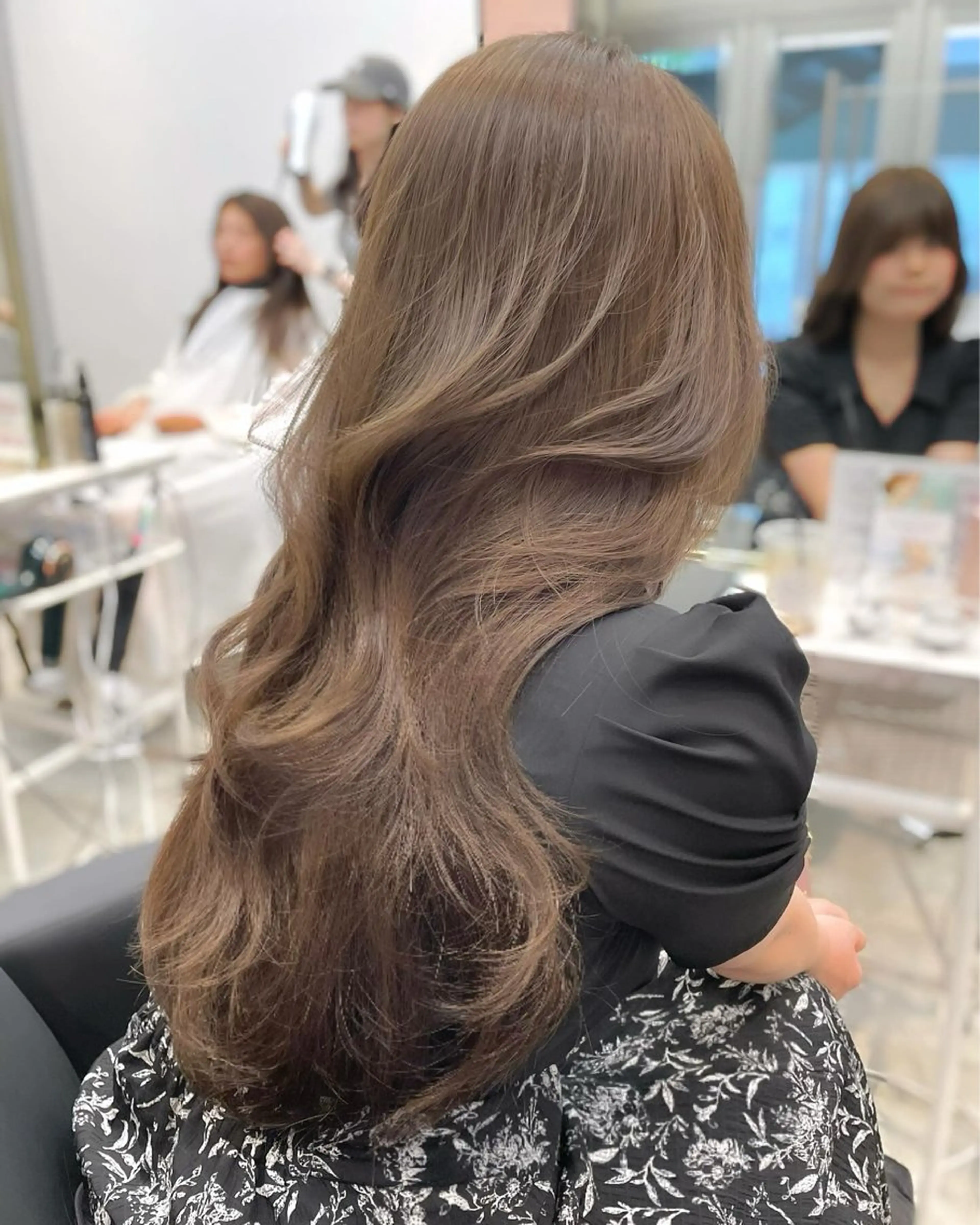 ロング 顔周りカット 髪質改善 韓国風ヘア レイヤーカット 小顔カット カット ヘアカラー トリートメント ムラ修正ブリーチ 山田眞之介のヘアスタイル