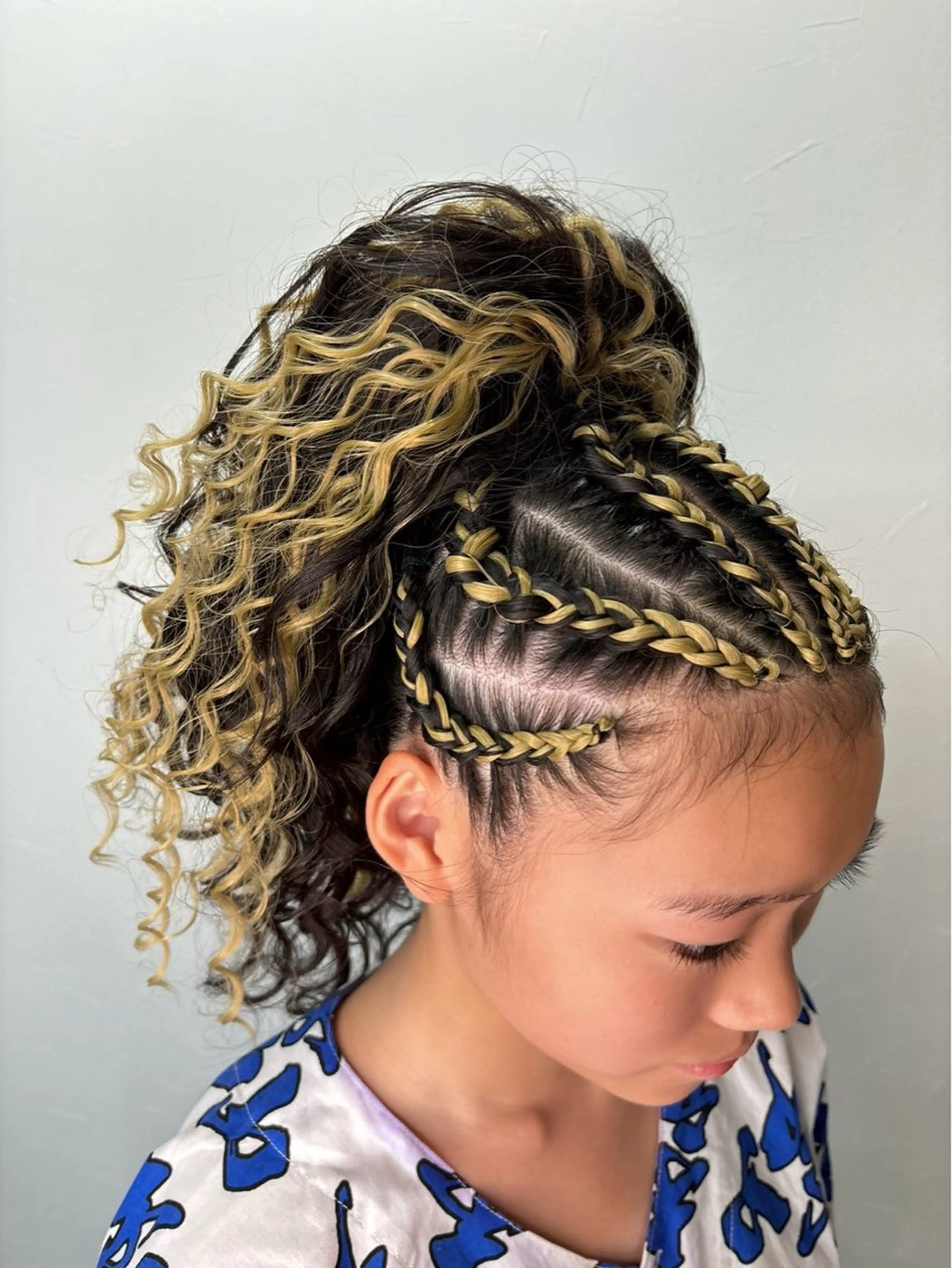 ヘアアレンジ ヘアセット 艶カラー🫧/シール エクステRYOKAのヘアスタイル