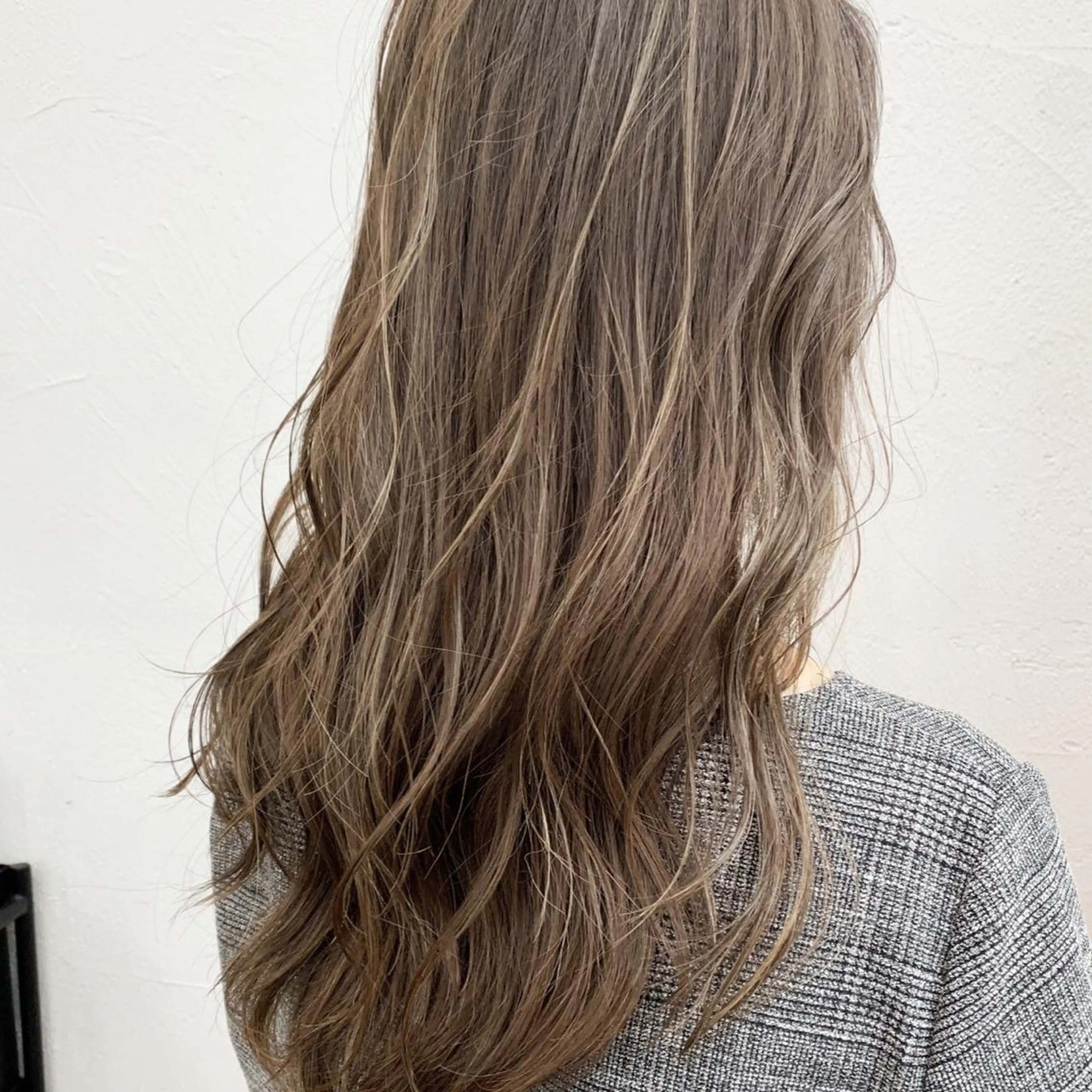 ロング カラー ベージュカラー ブリーチダブルカラー 【koide】のヘアスタイル