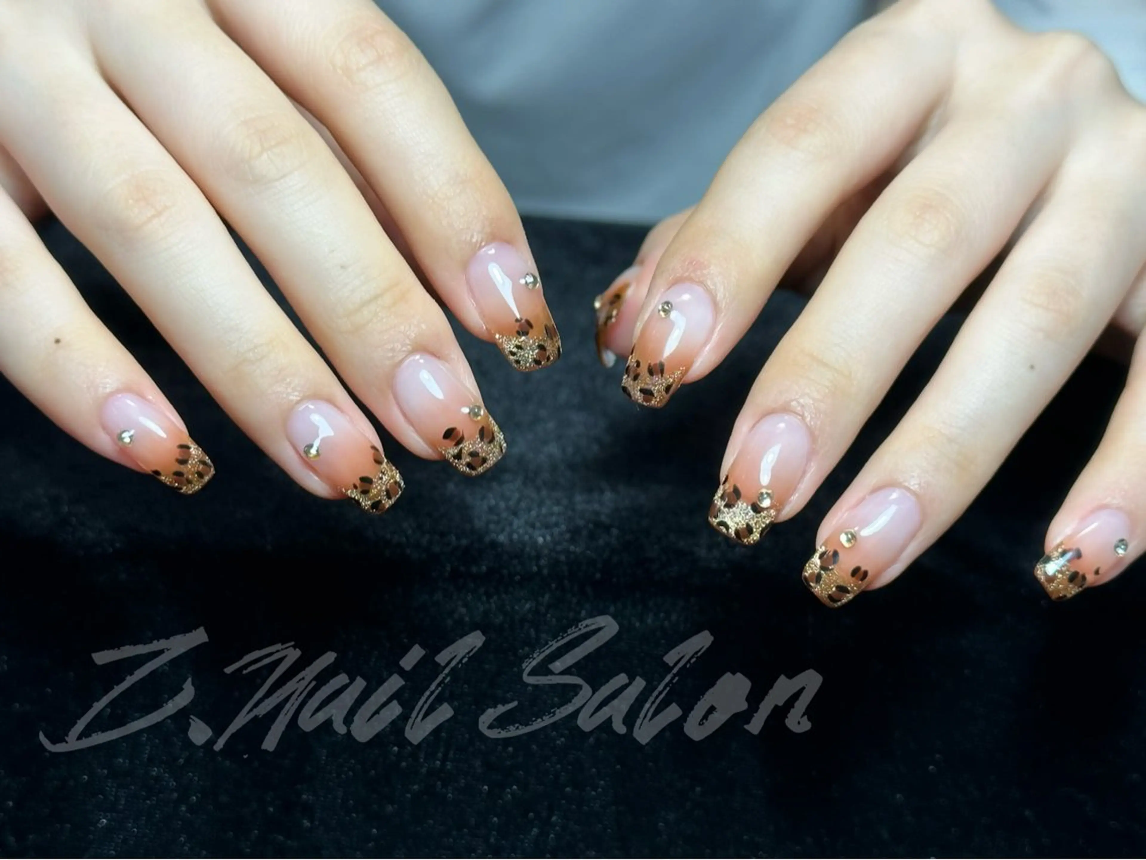 ネイル 長さ出し フットネイル フレンチネイル ジェルネイル ガラスフレンチ ハンドネイル Z.Nail Salonのネイルデザイン