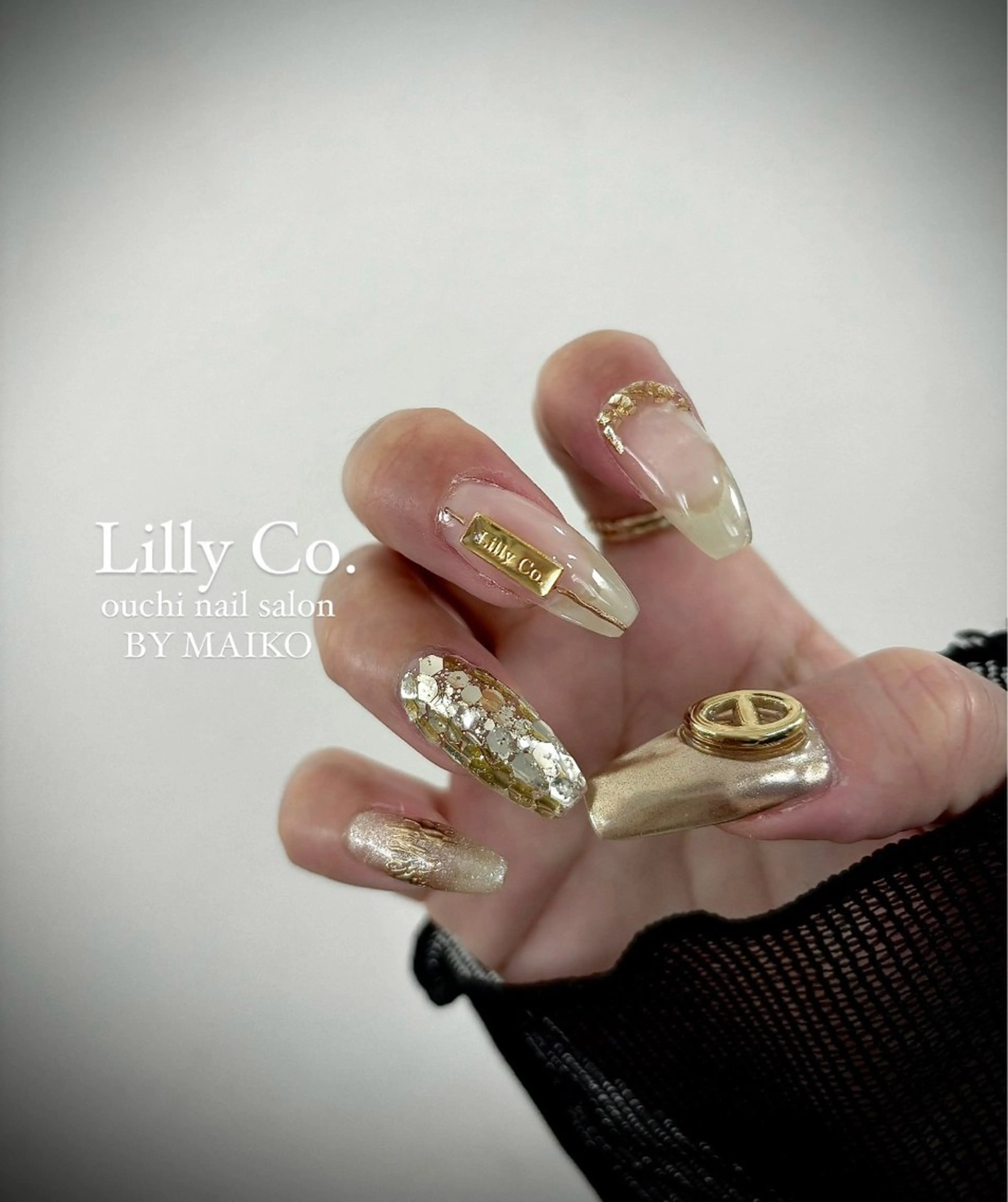 ネイル ゴールド ハンドネイル ハンドケア Lilly Co.のネイルデザイン