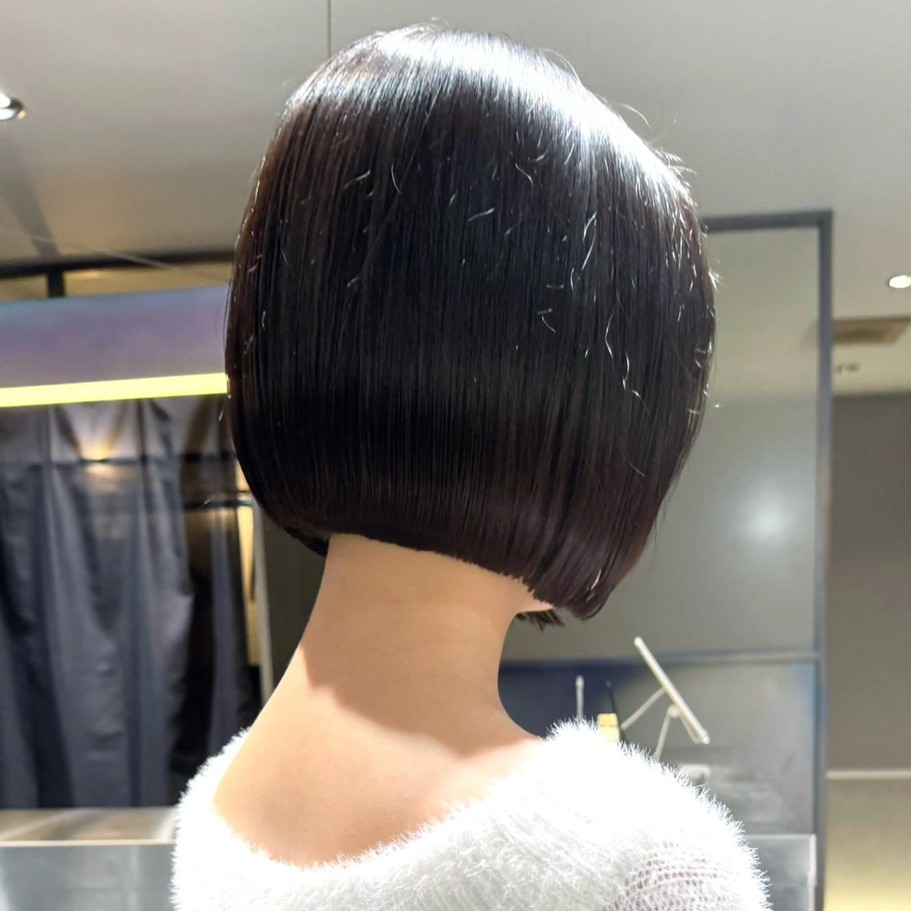 ショート カラー 切りっぱなしボブ 黒髪 ボブ カット GO TODAY シェアサロン 原宿Verno店所属・髪質改善/ブリーチ/ ボブ特化/よしきのヘアスタイル