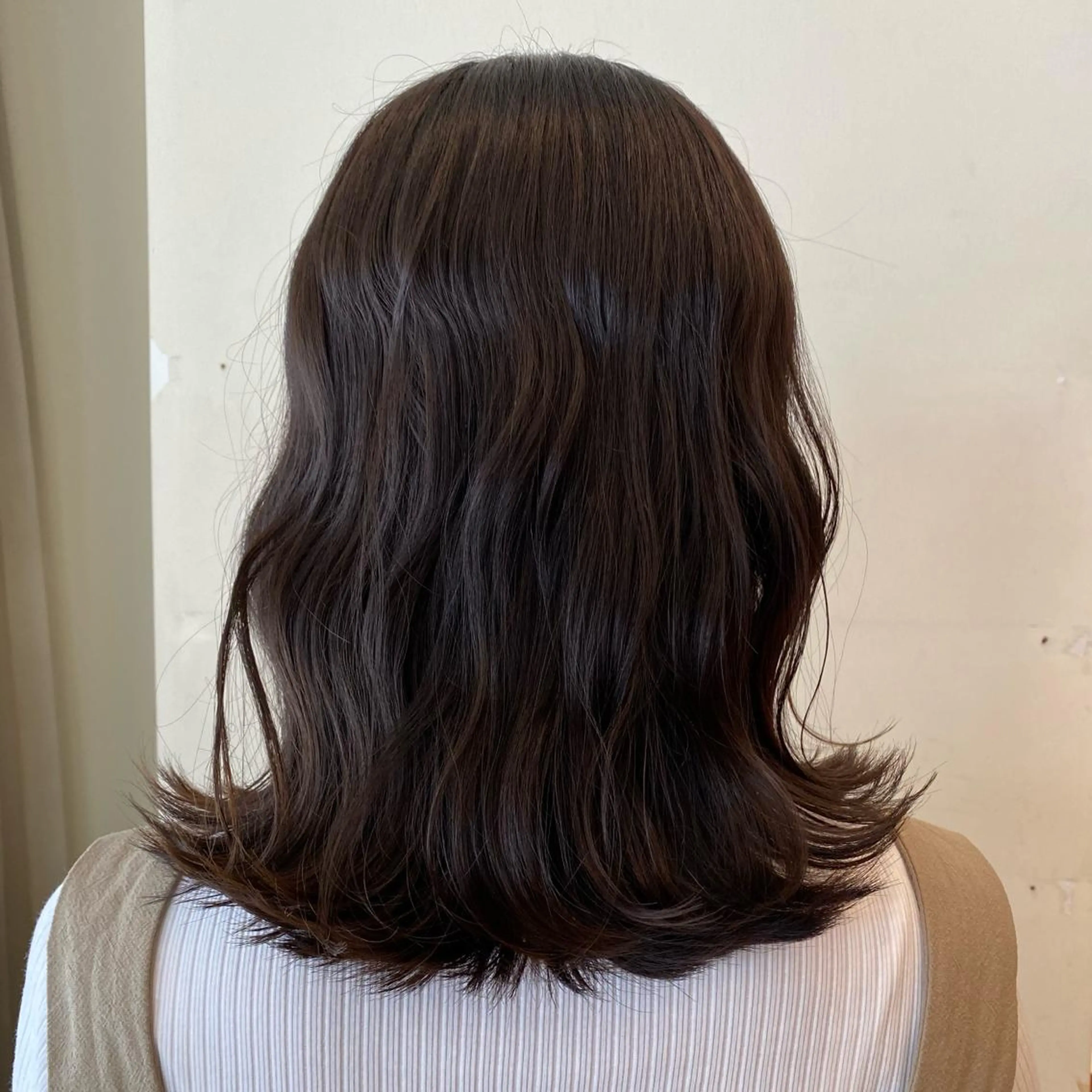 ミディアム カラー 長谷川 華奈子のヘアスタイル