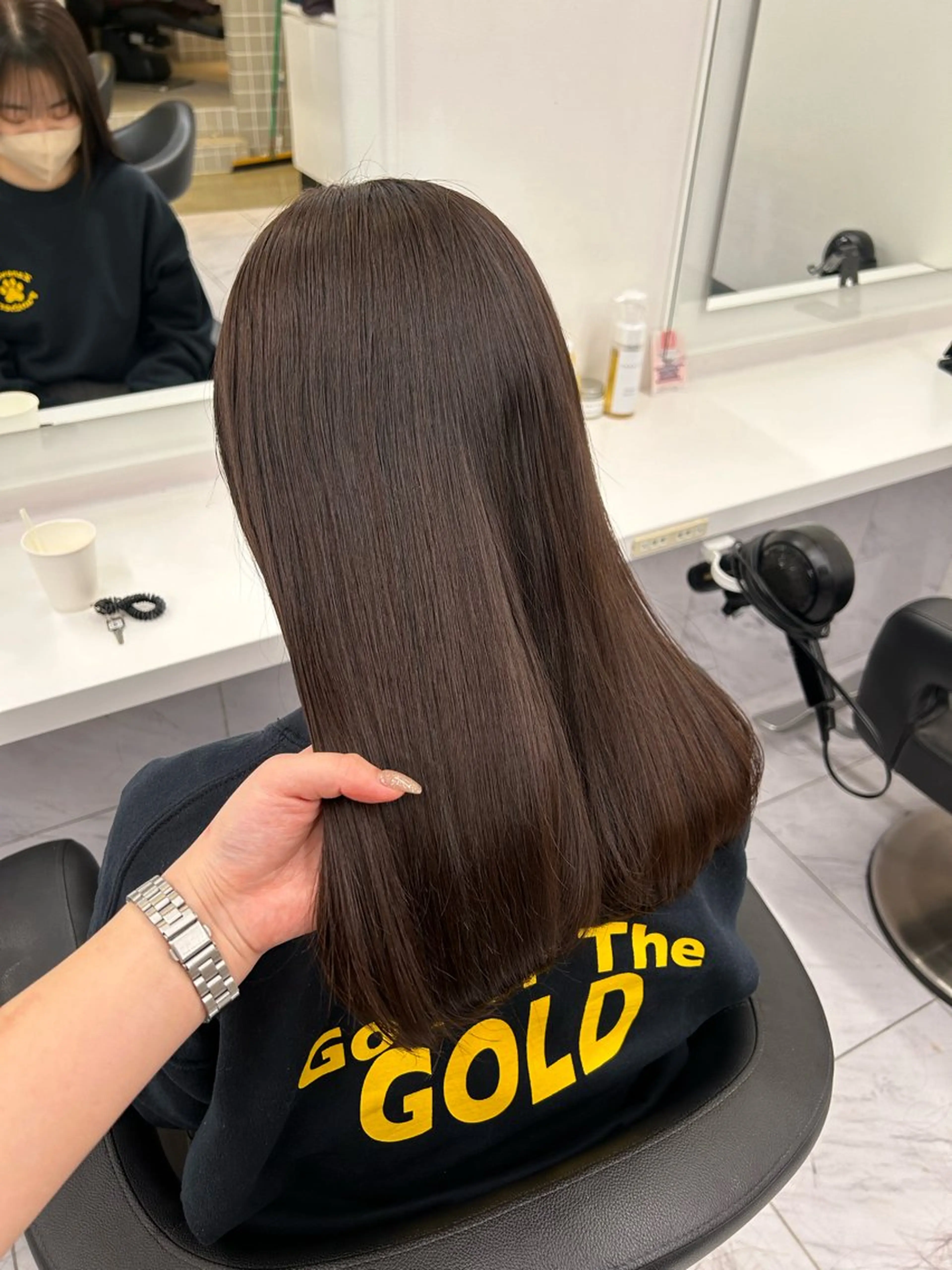 カラー ヘアカラー 透明感ベージュ🤎 ナチュラルレイヤーのヘアスタイル