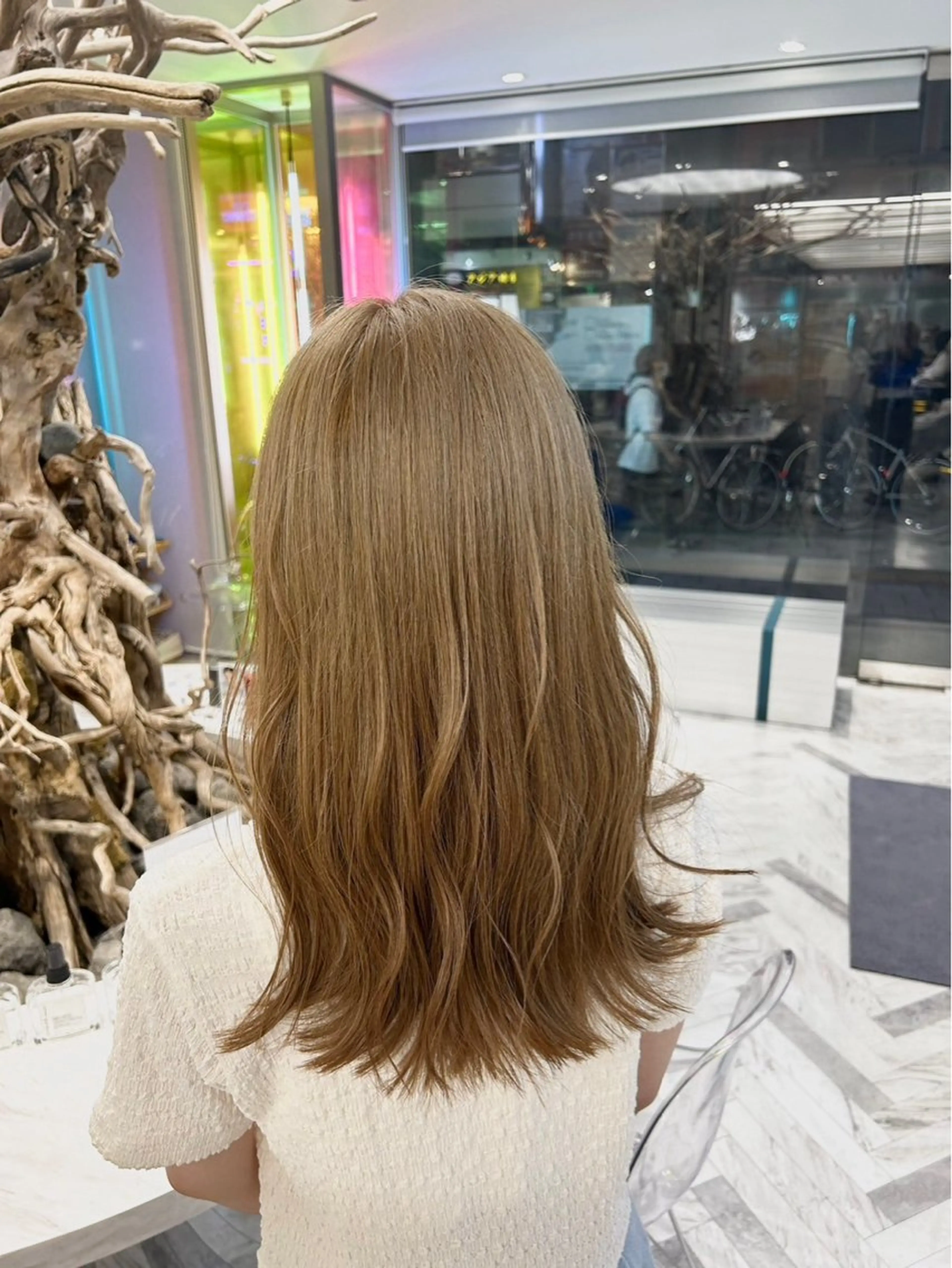 カラー ブリーチ ケアブリーチ デザインカラー ダブルカラー イヤリングカラー 酸性ストレート /ハイトーン/つばさのヘアスタイル