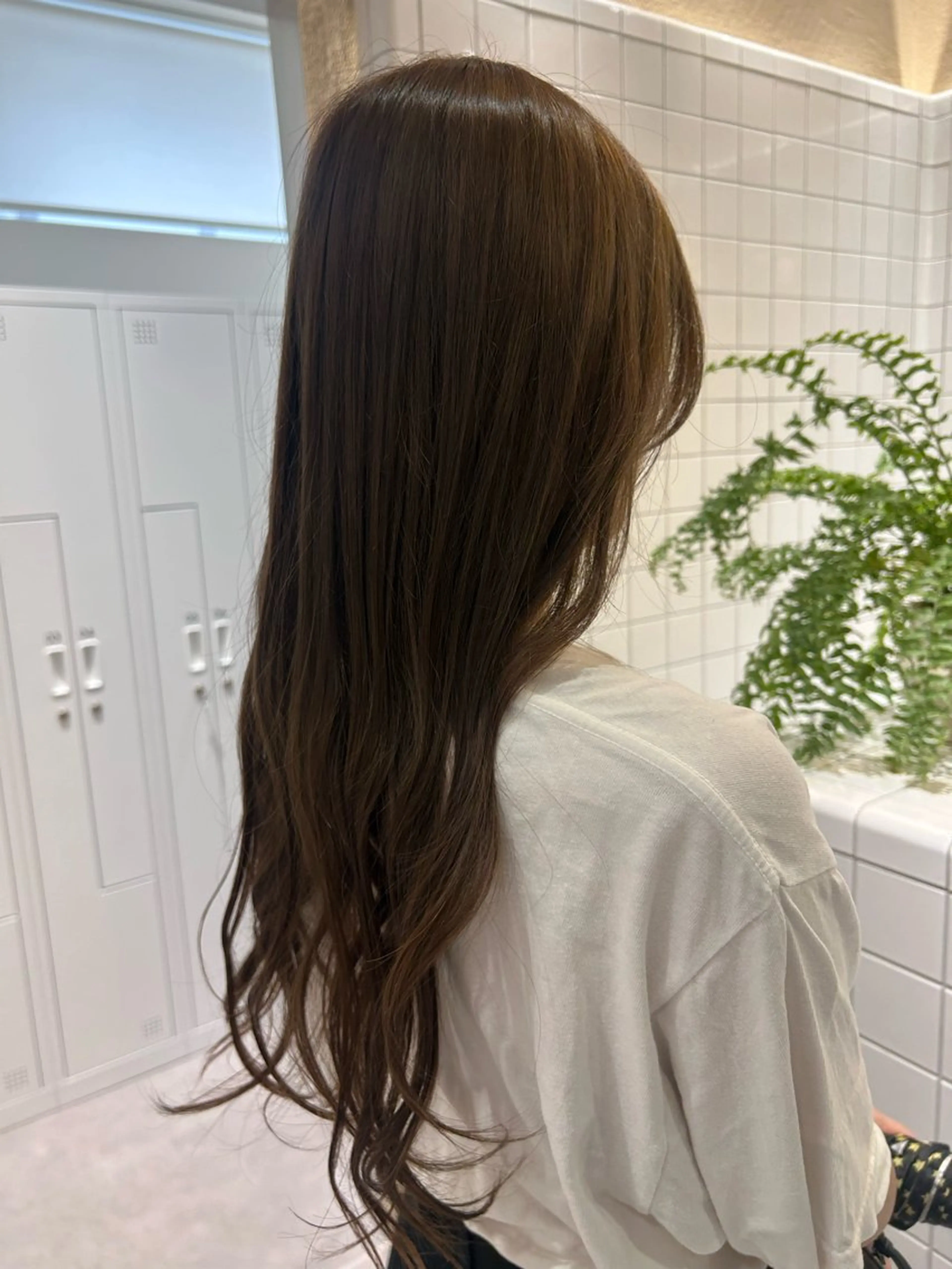 ロング カラー ベージュカラー ダブルカラー ヘーゼル SALOWIN 新宿三丁目me+所属・レイヤー/ボブ/ パーマ/HARUKAのヘアスタイル