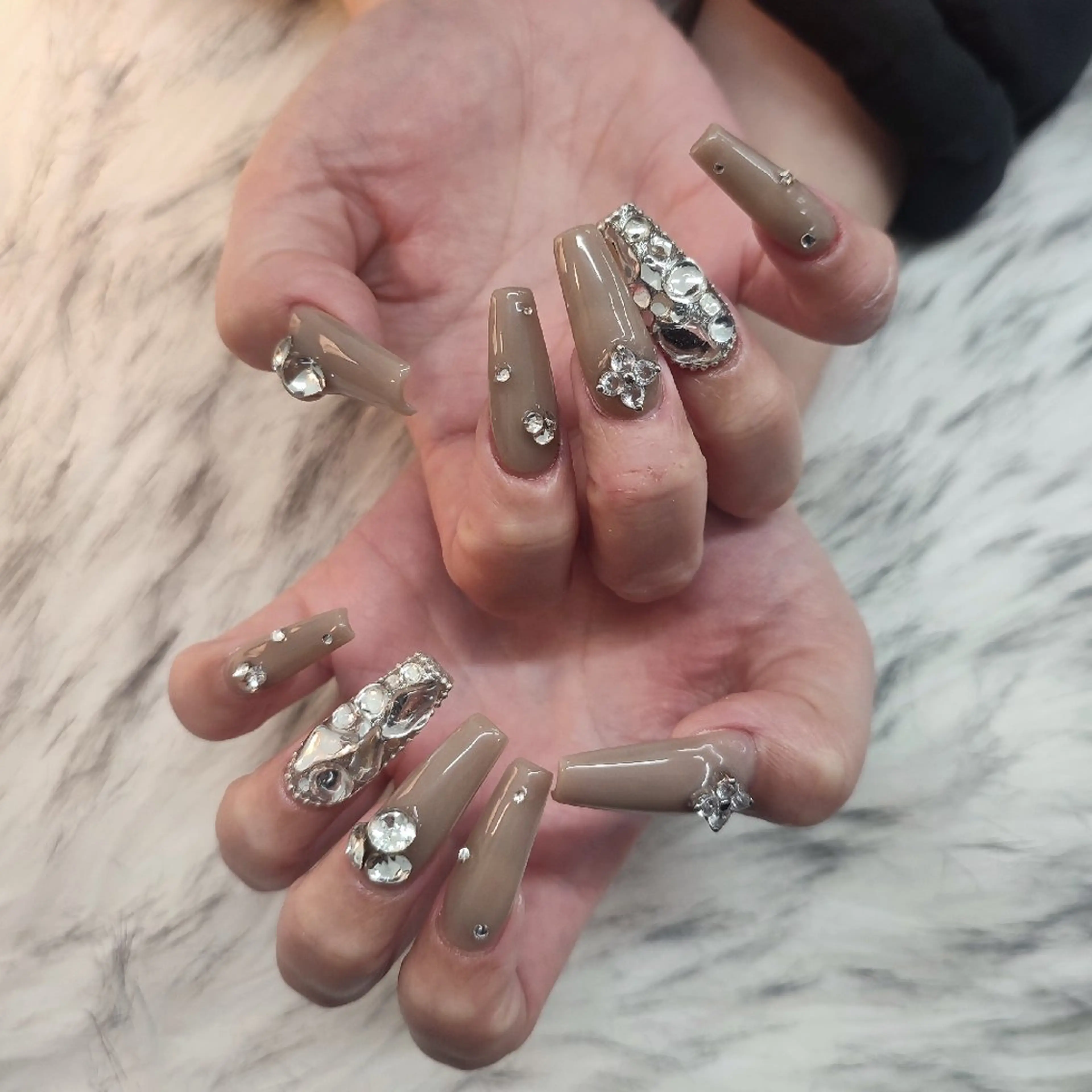 ネイル ハンドネイル RUNWAY 　　の眉毛・アイブロウイメージ