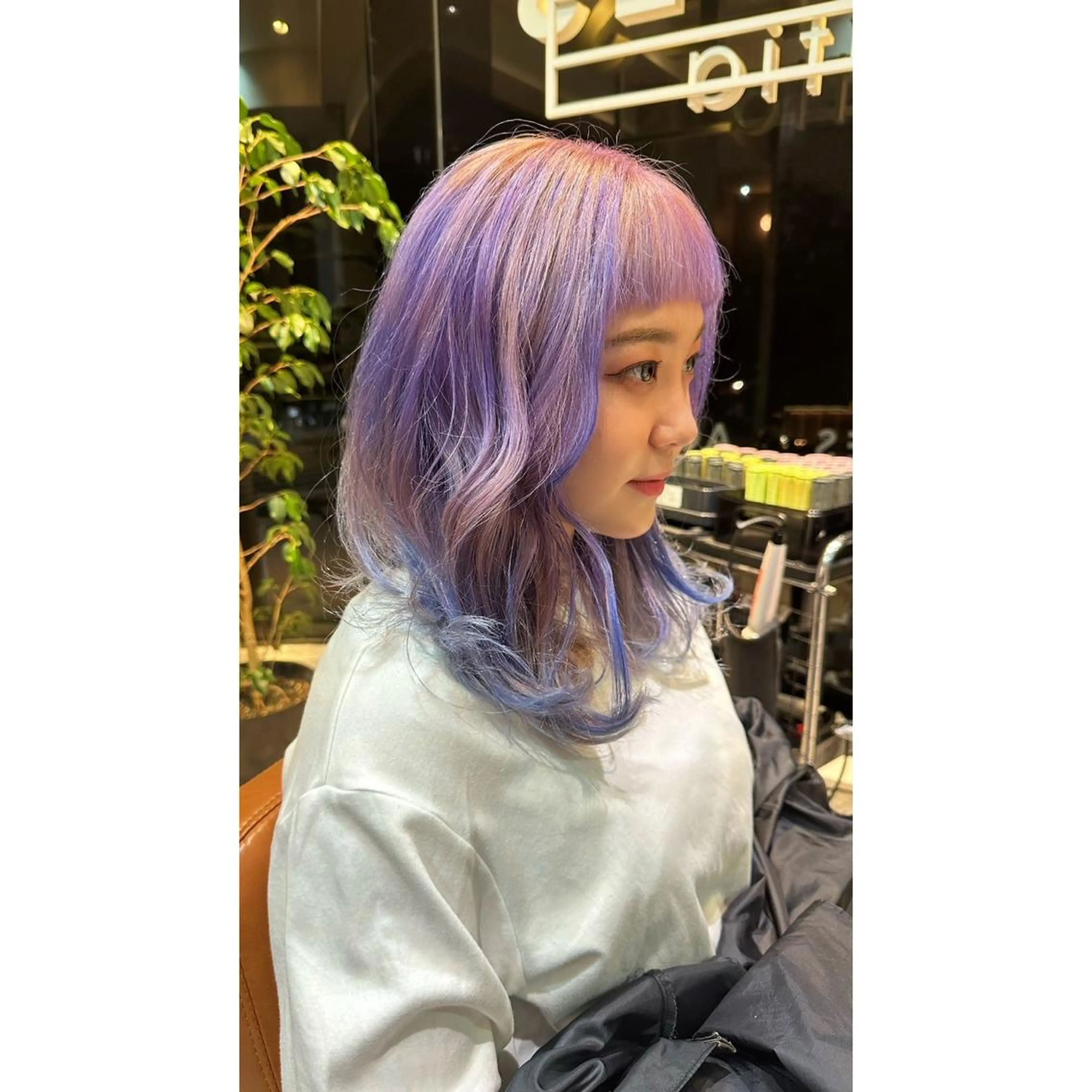 セミロング カラー ブルーカラー デザインカラー ピンクカラー シルバー カット トリートメント 齊藤 賢祐のヘアスタイル
