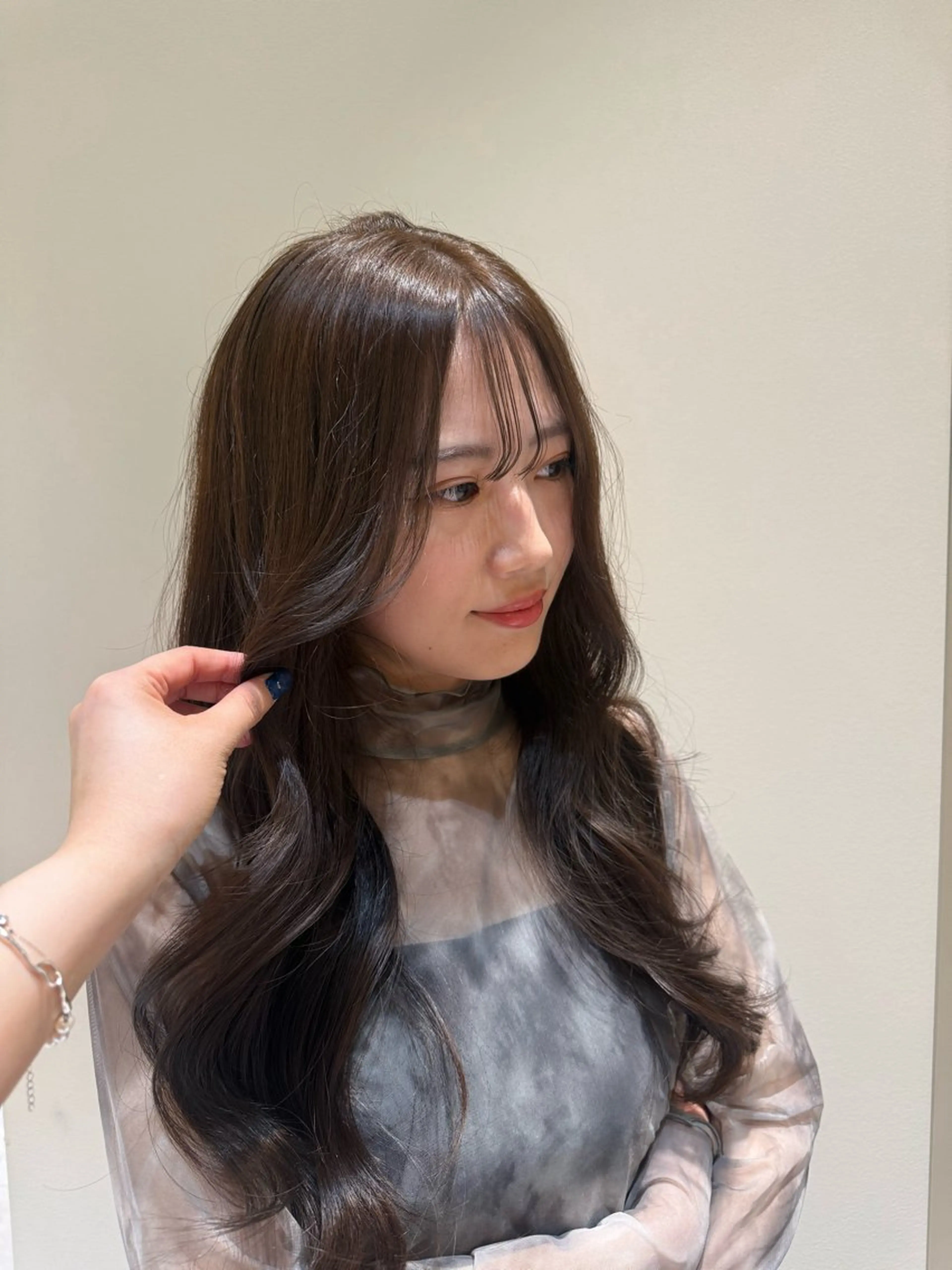 ロング カラー グレージュ ヘアカラー トリートメント yana /ブリーチモデルのヘアスタイル