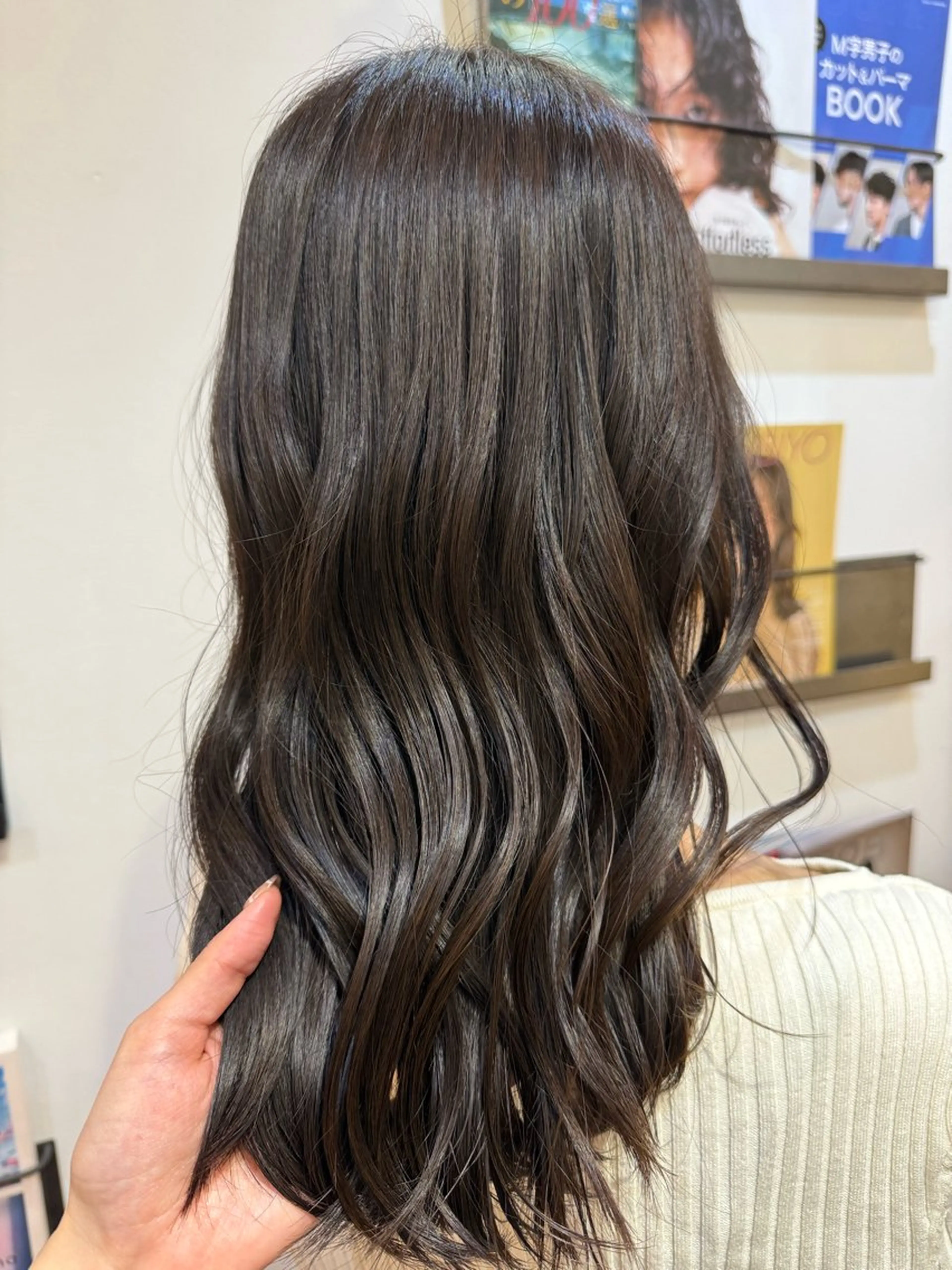 セミロング momo 札幌美容師のヘアスタイル