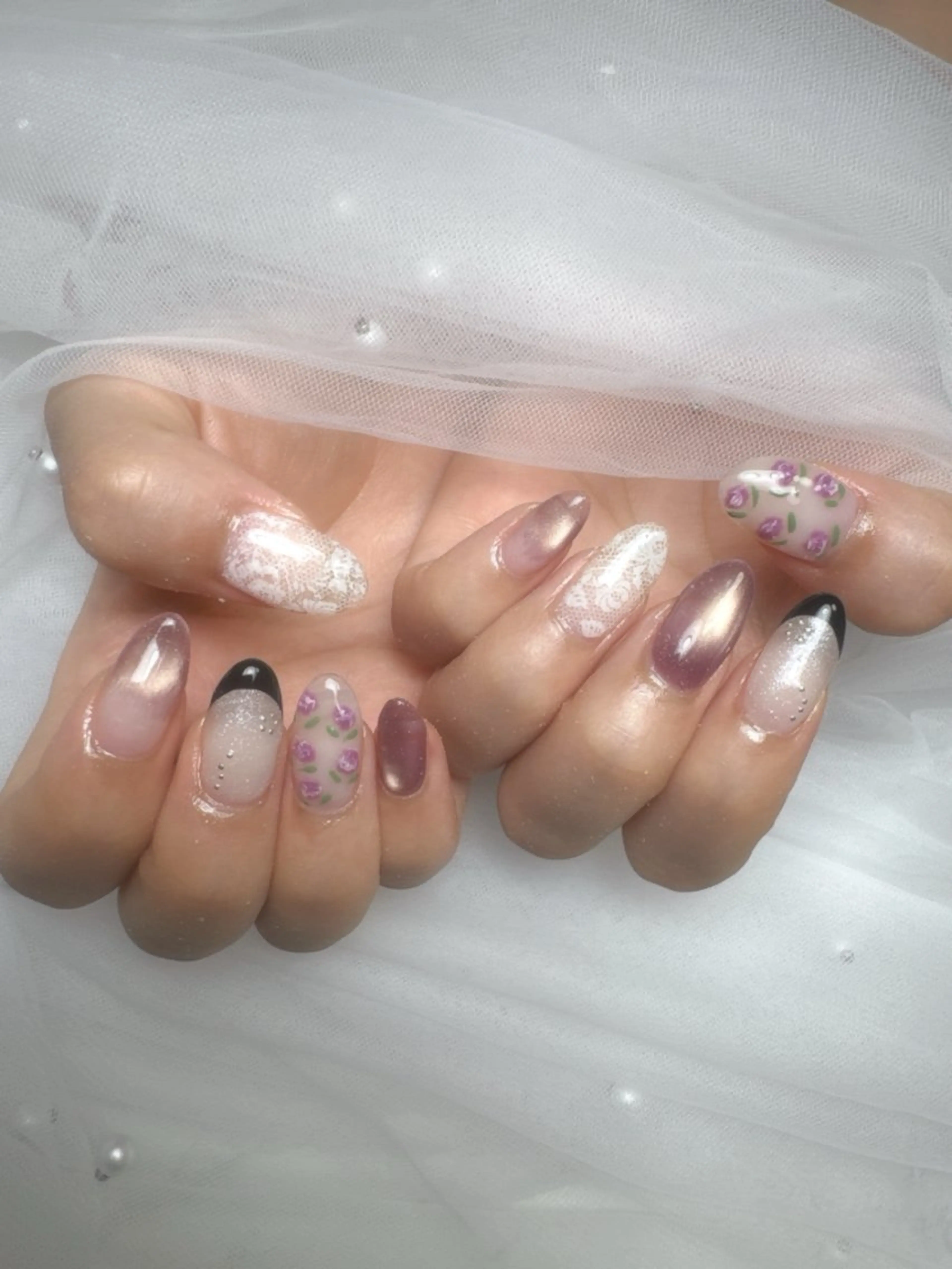 ネイル フレンチネイル キラキラネイル 韓国ネイル レース 持ち込み ハンドネイル Queeens nailのネイルデザイン