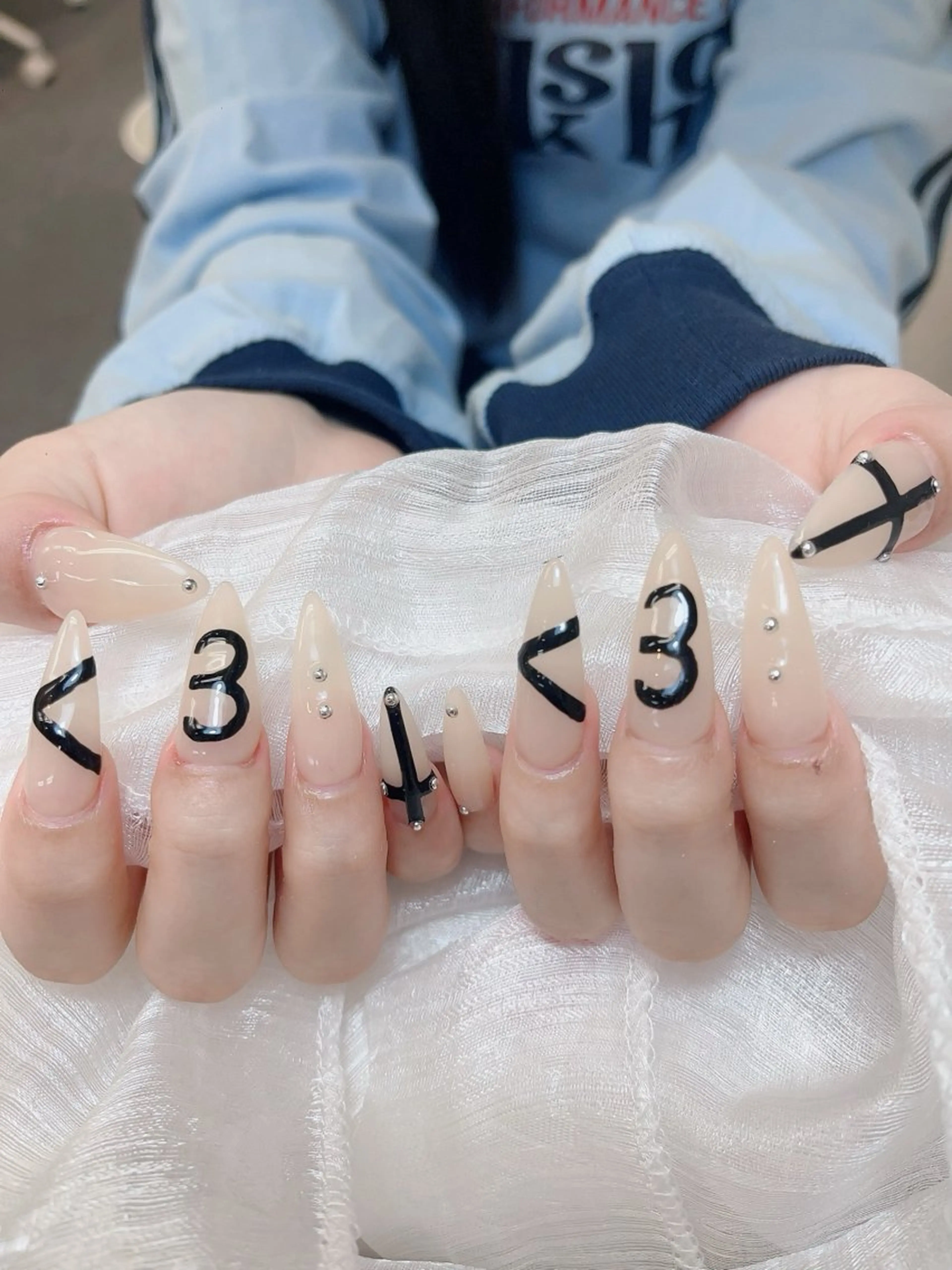 ネイル アートネイル ジェルネイル ニュアンスネイル シンプルネイル ネイルチップ ハンドネイル Nie Nail Hinatachanのネイルデザイン