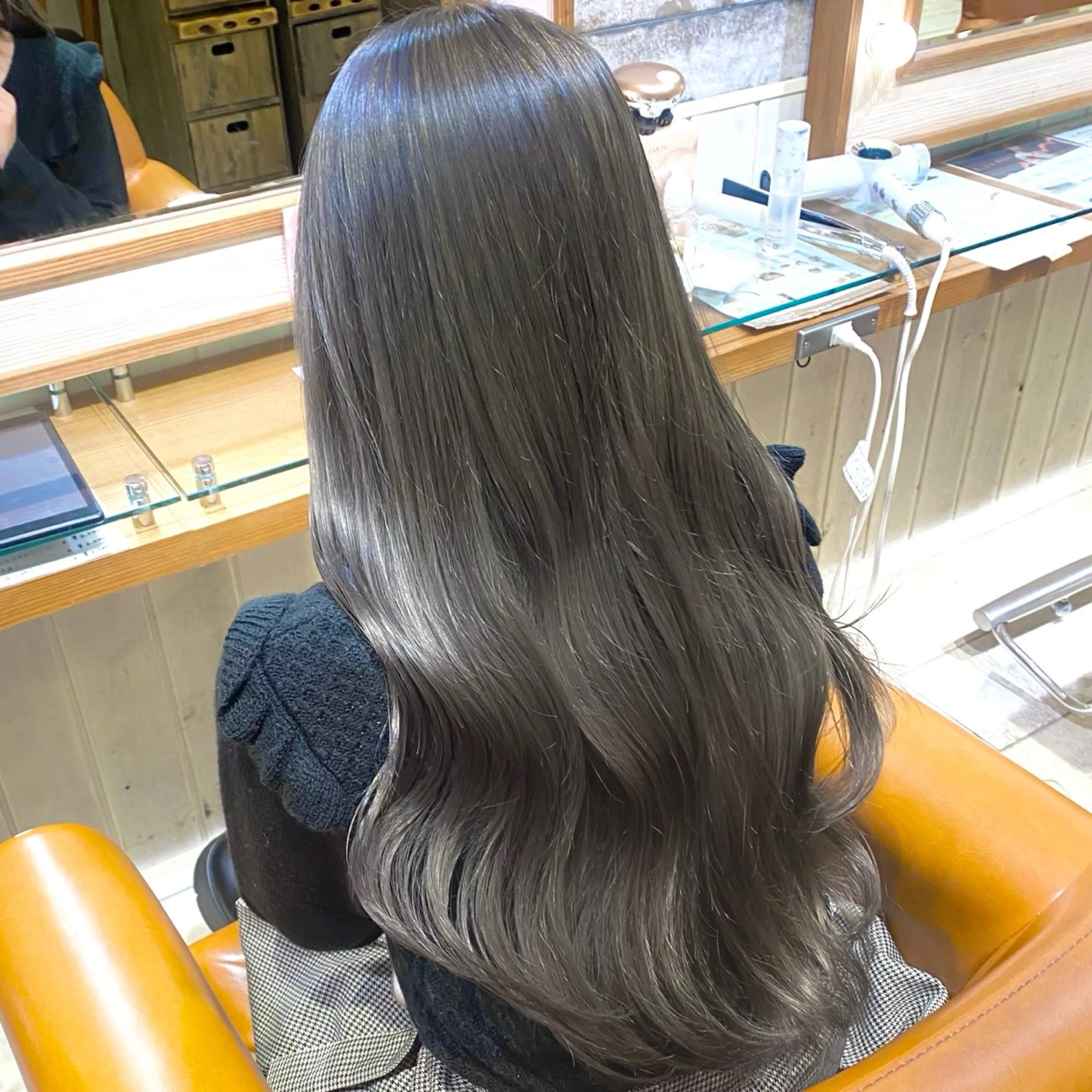 ロング カラー ブリーチ シルバー ヘアカラー 🌸小島友梨香🌸 ブリーチカラーのヘアスタイル