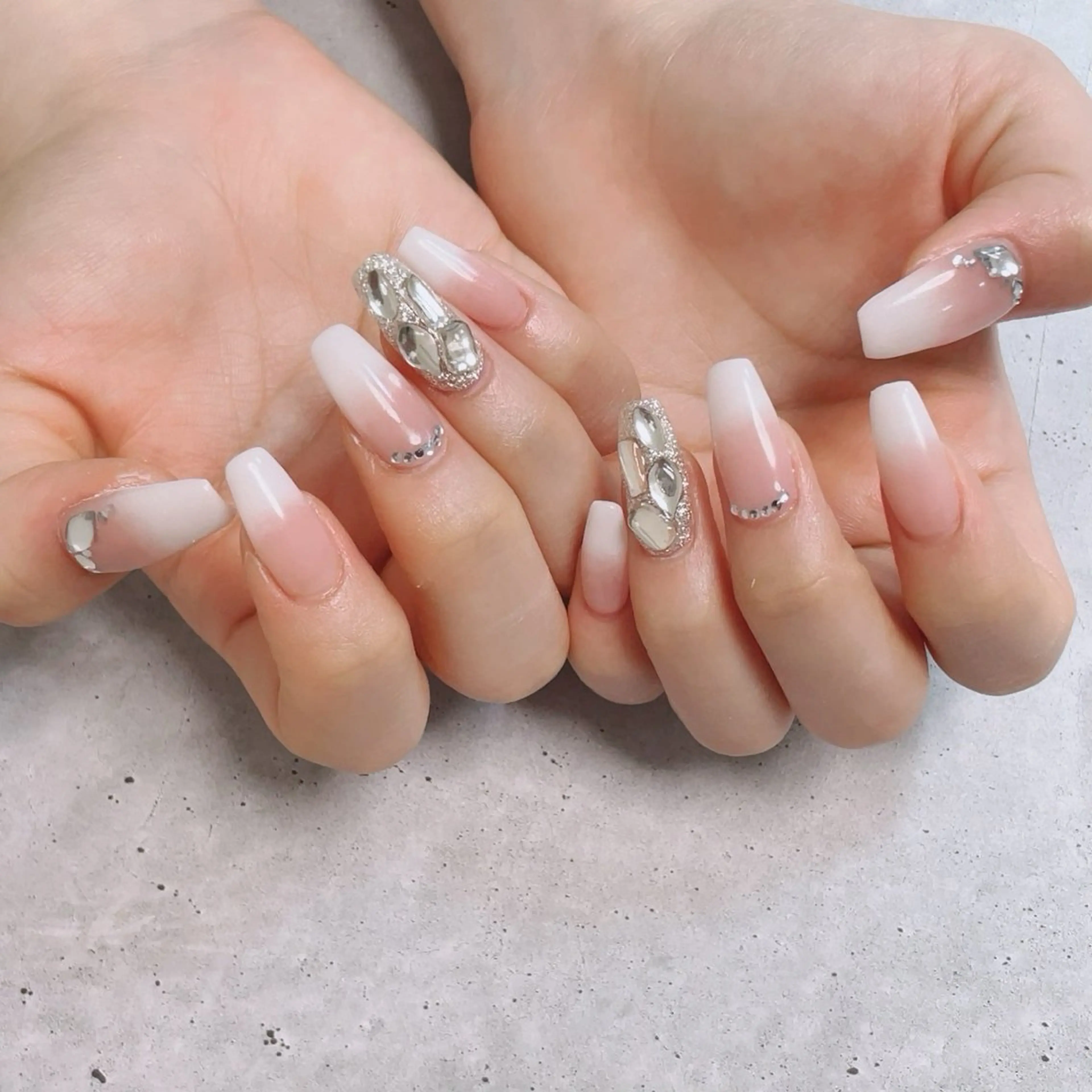 ネイル アートネイル チークネイル 長さ出し フラワーネイル フレンチネイル ハンドネイル ハンドケア NEW NAIL 池袋のネイルデザイン