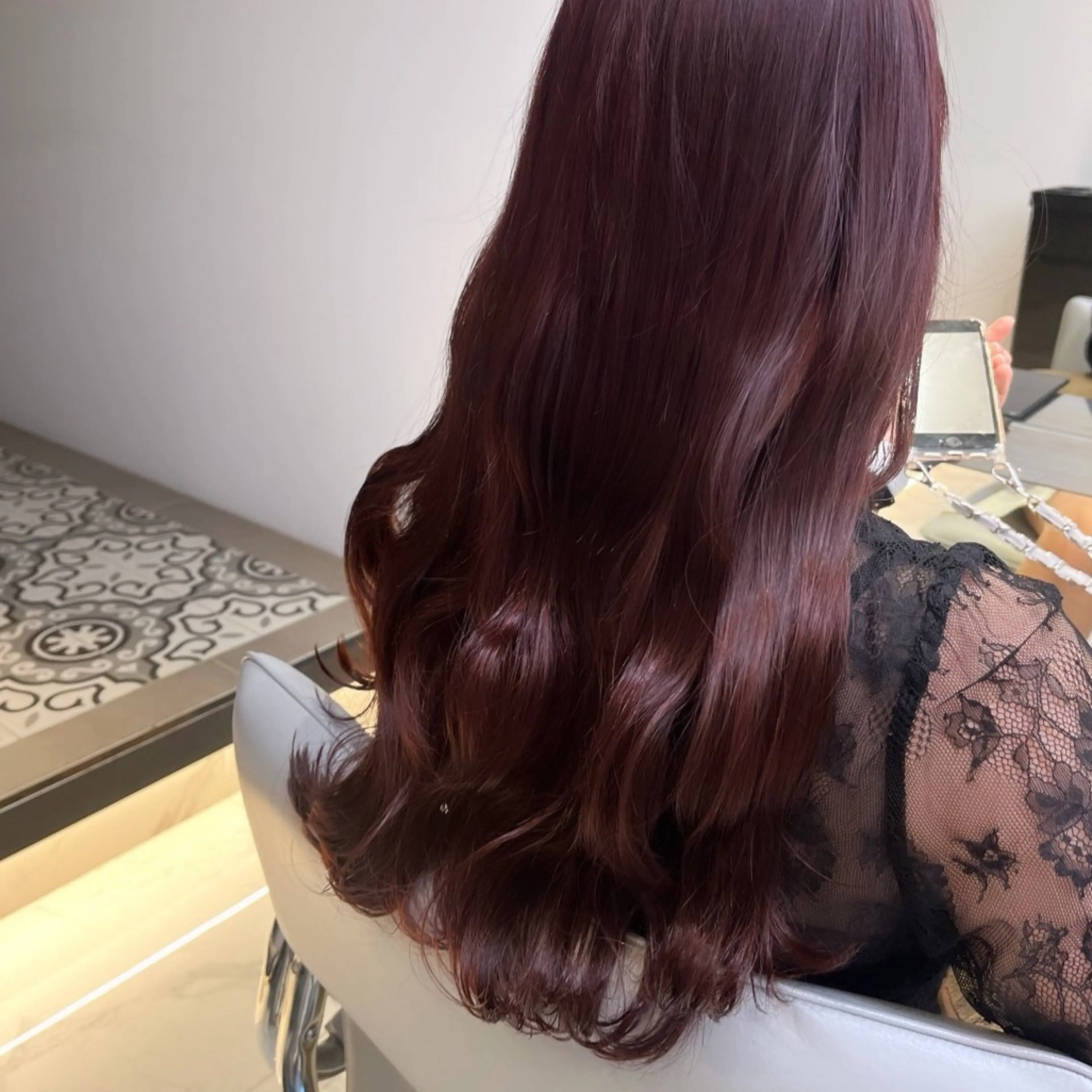 ミディアム カラー ブラウンカラー カシス ピンクカラー ピンクブラウン ヘアカラー トリートメント ヘッドスパ ヘアセット カジュアルを女っぽく 𝗮𝘆𝗮𝗰𝗼のヘアスタイル