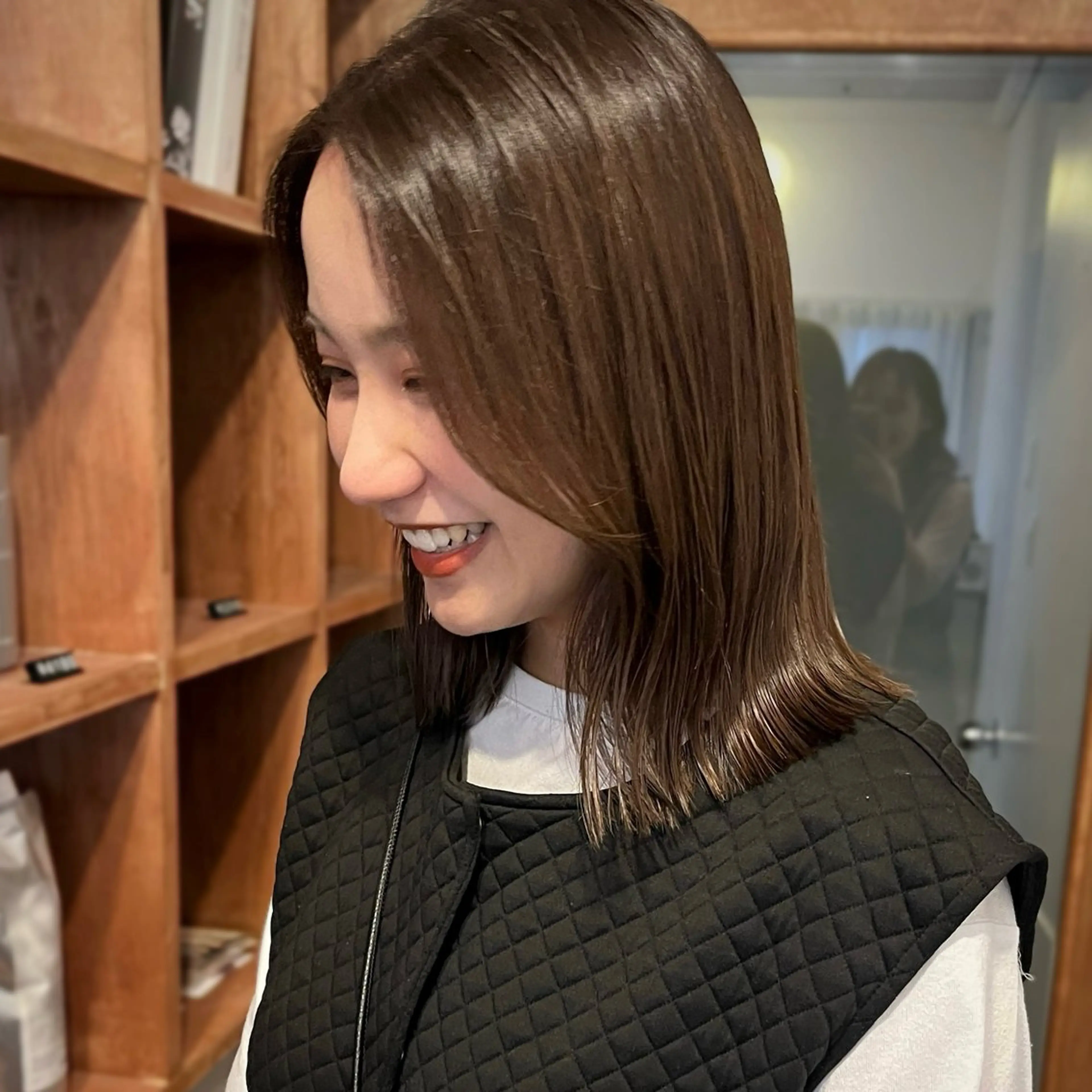 ミディアム カラー ベージュカラー オリーブベージュ ボブ 外ハネヘア カット ヘアカラー トリートメント ボブ/透明感カラー /坂口恵梨子のヘアスタイル