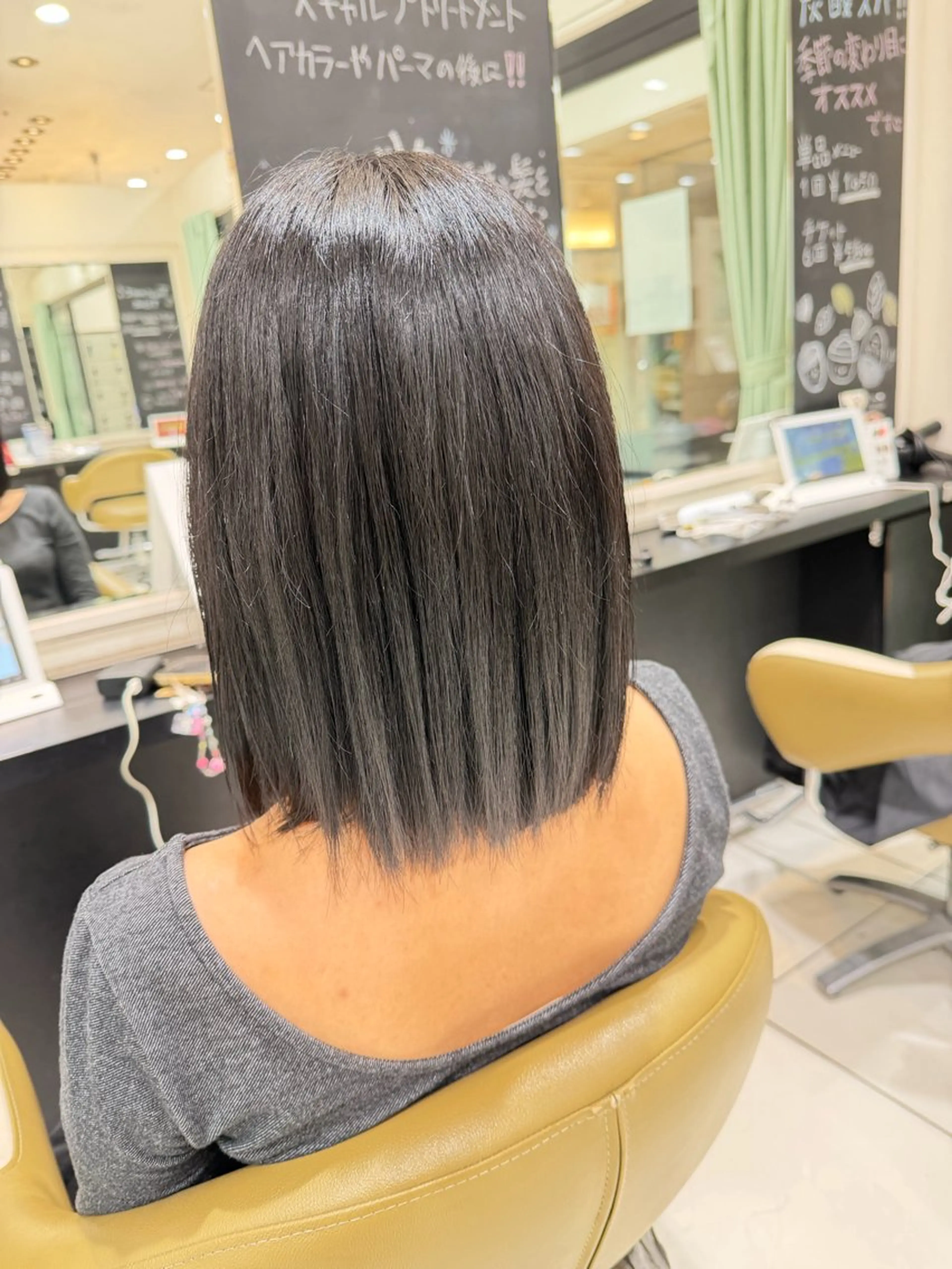 ミディアム カット ヘアカラー トリートメント Yoshitsugi Fukaのヘアスタイル