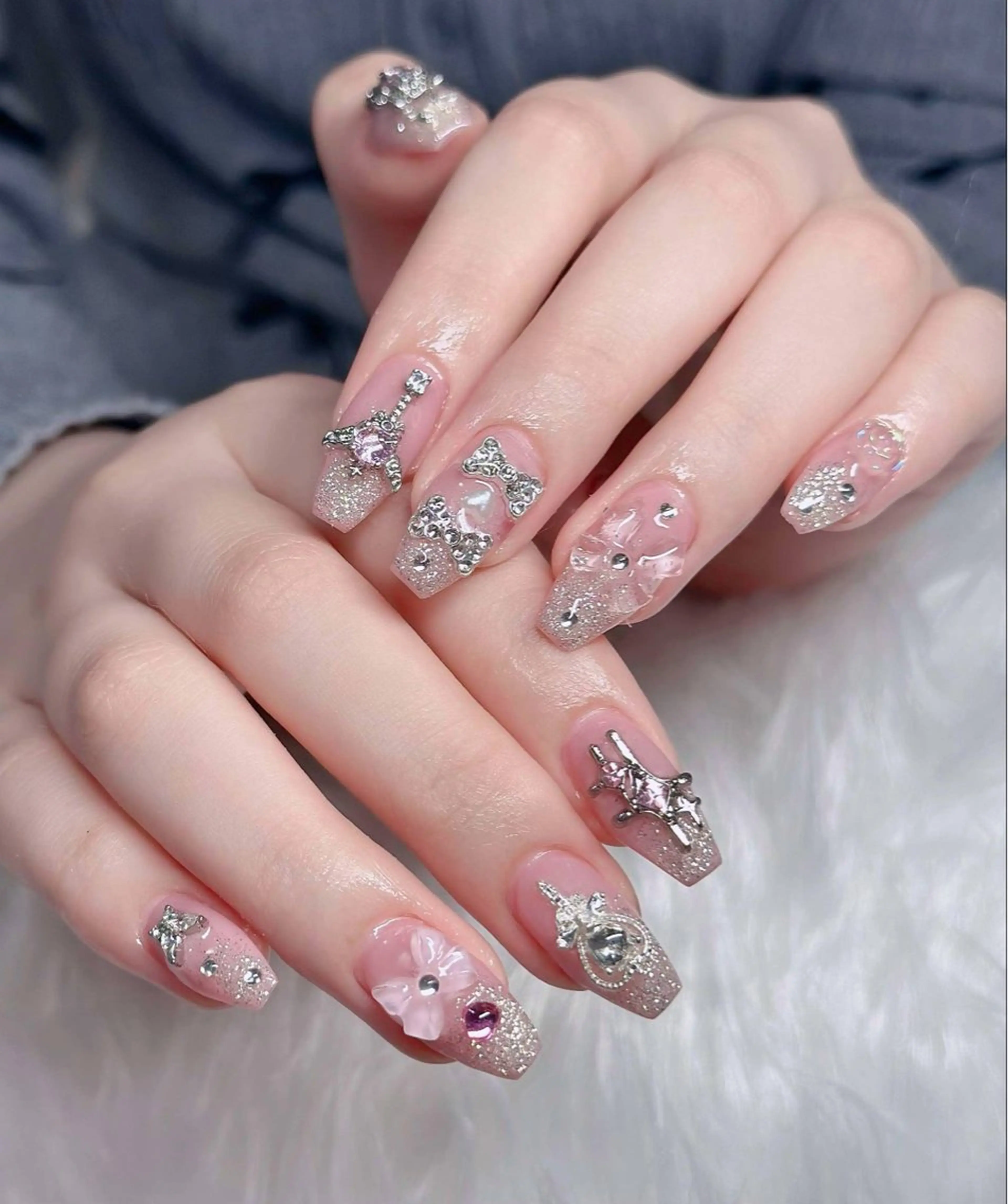 ネイル オーロラネイル フレンチネイル ジェルネイル ハロウィン キラキラネイル ハンドネイル H.baby Nail Salonのネイルデザイン