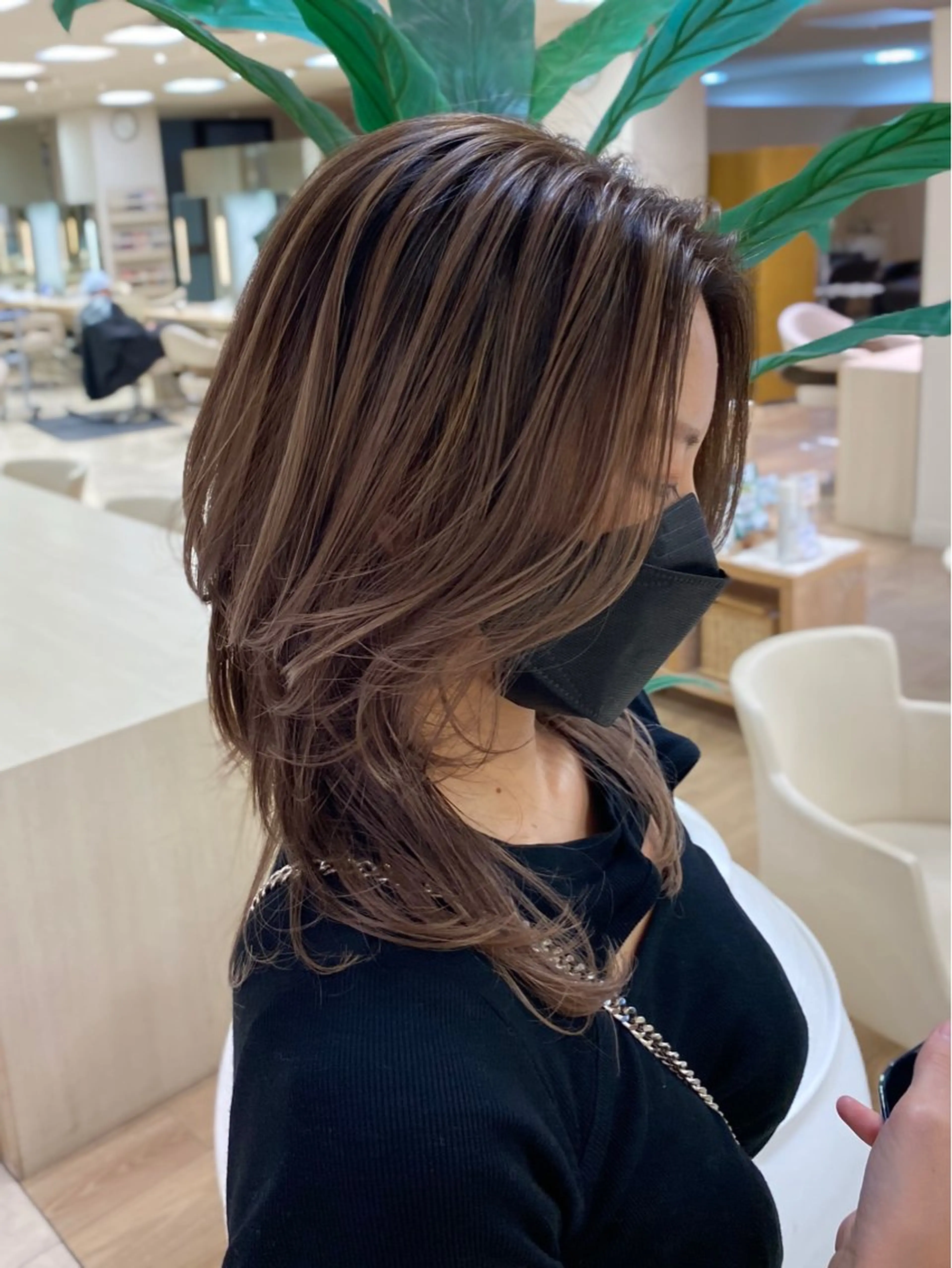 ミディアム カラー バレイヤージュ レイヤーカット ウルフカット ヘアカラー トリートメント お悩み解決美容師🦚 片山/銀座/有楽町のヘアスタイル