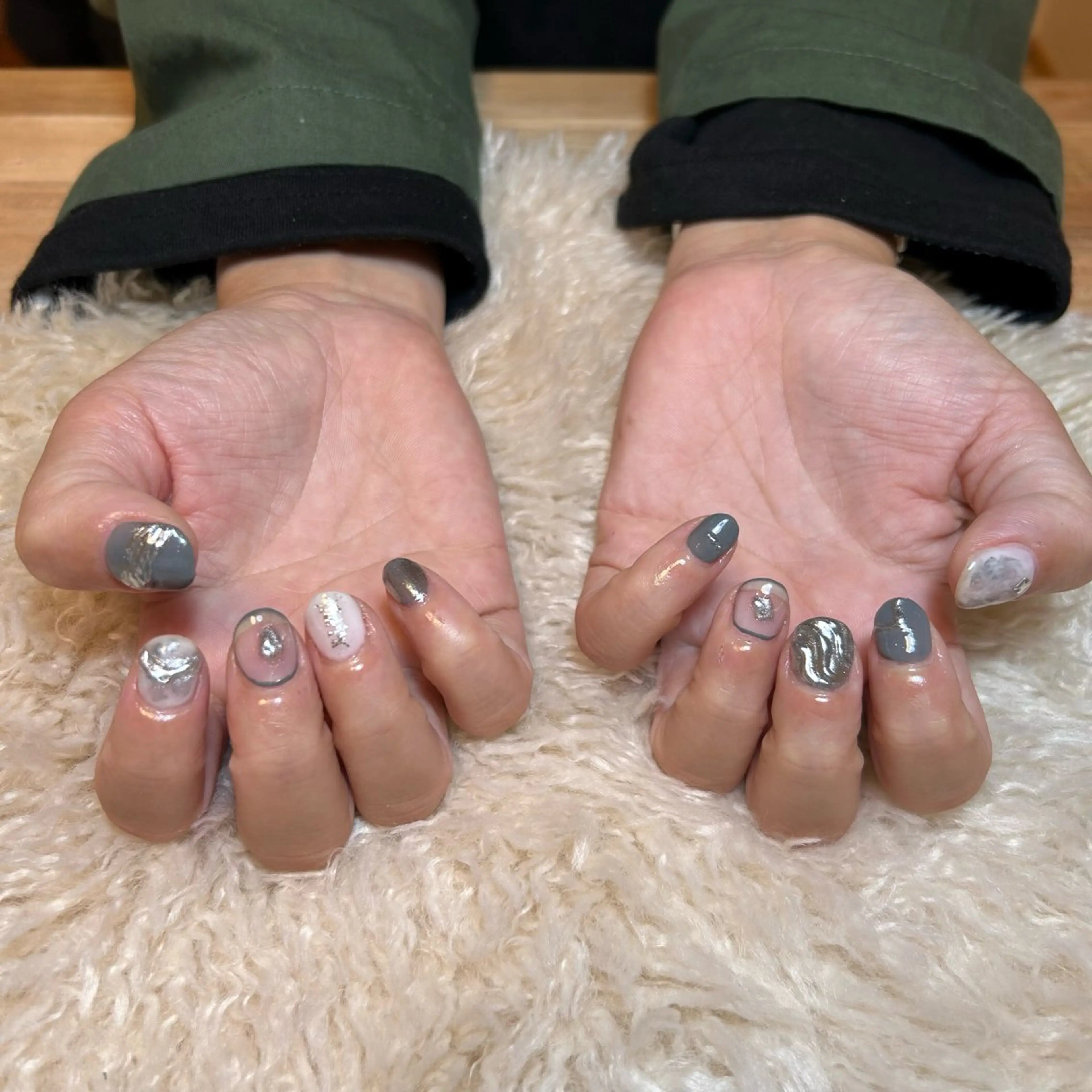 ネイル シルバー nailsalon kiii'sのネイルデザイン