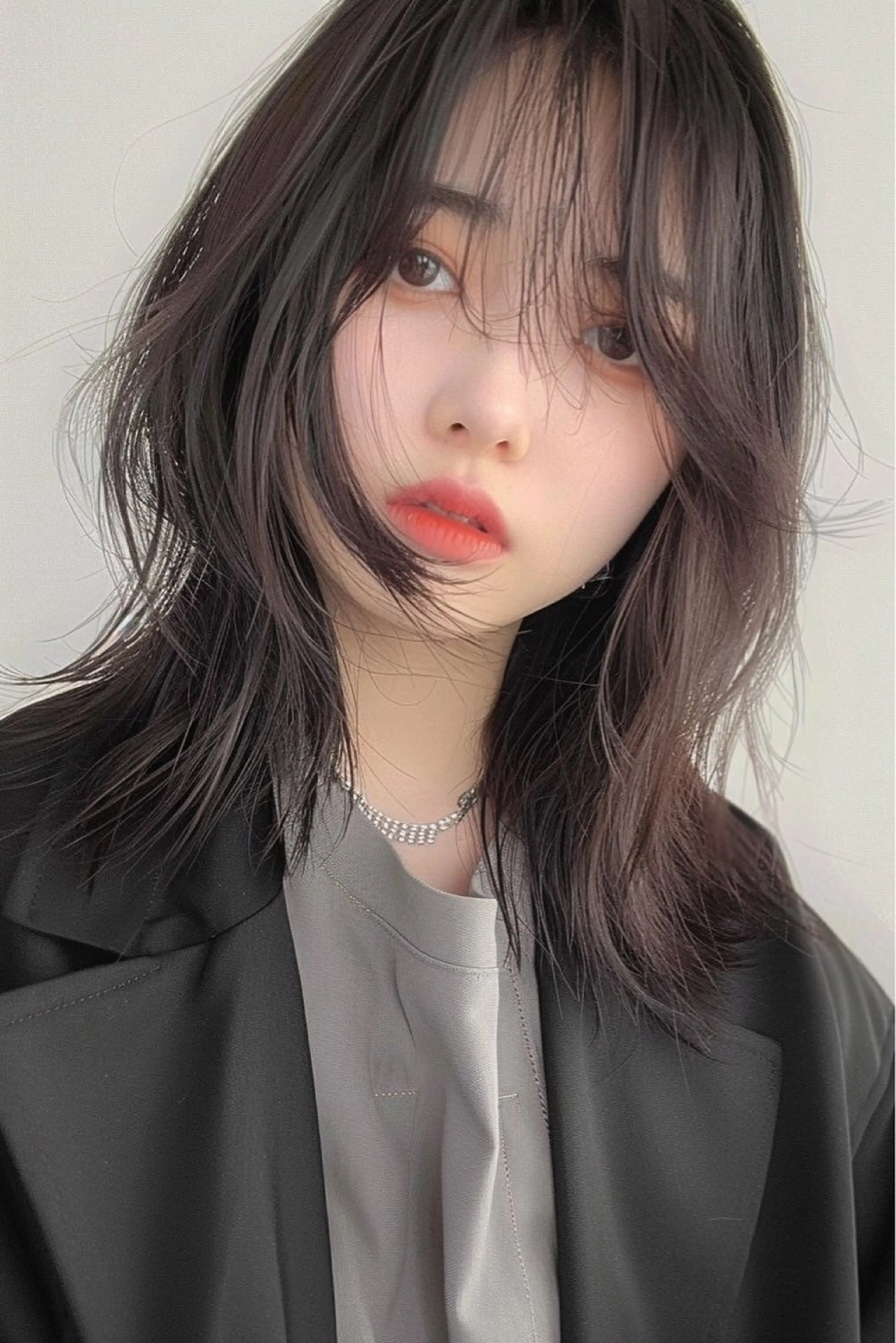 ミディアム 韓国風ヘア レイヤーカット シースルーバング ウルフカット lana hair 新宿/髪質改善のヘアスタイル