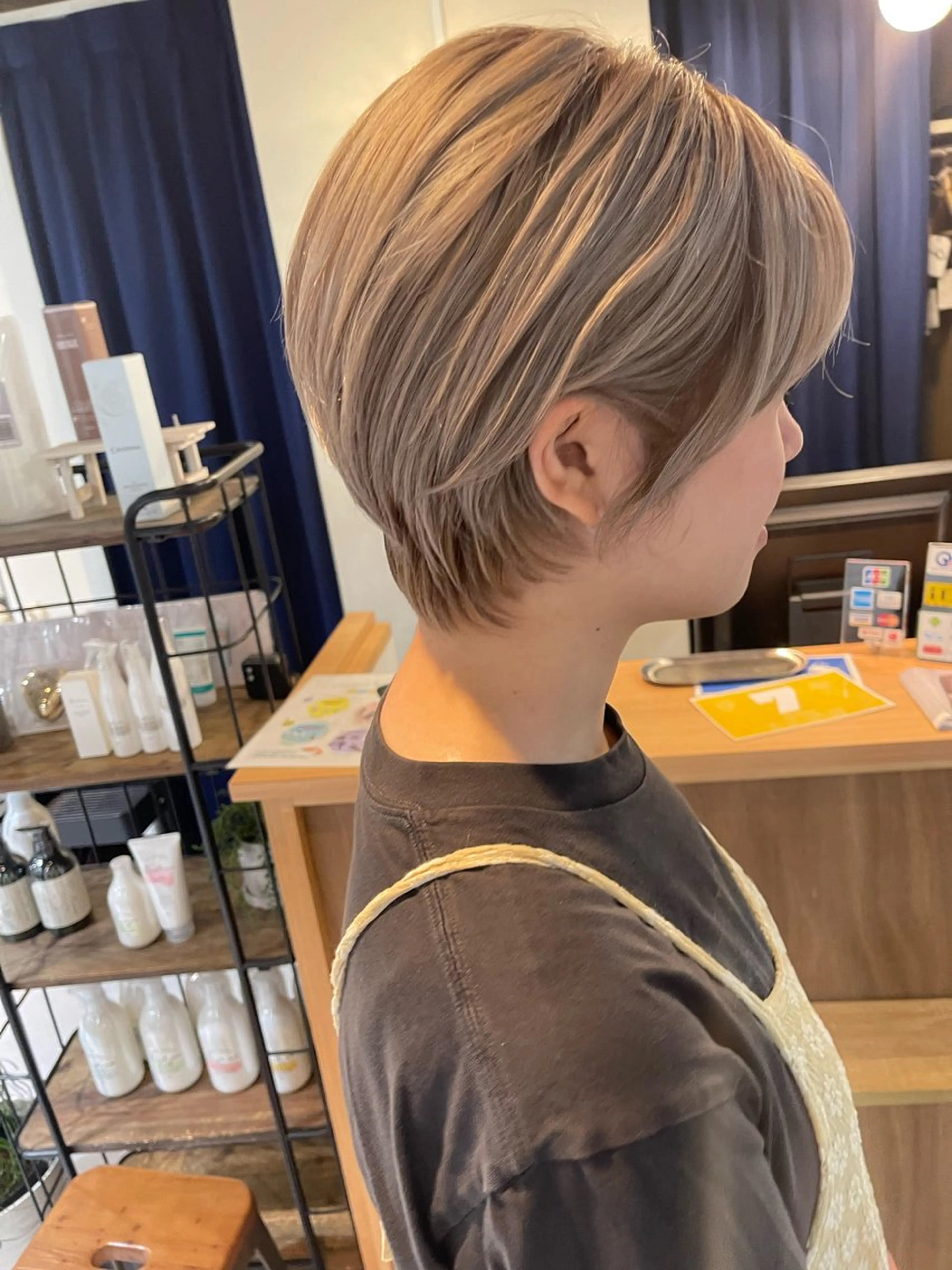 ショート カラー ヘアカラー UMEDA FIGAROのヘアスタイル