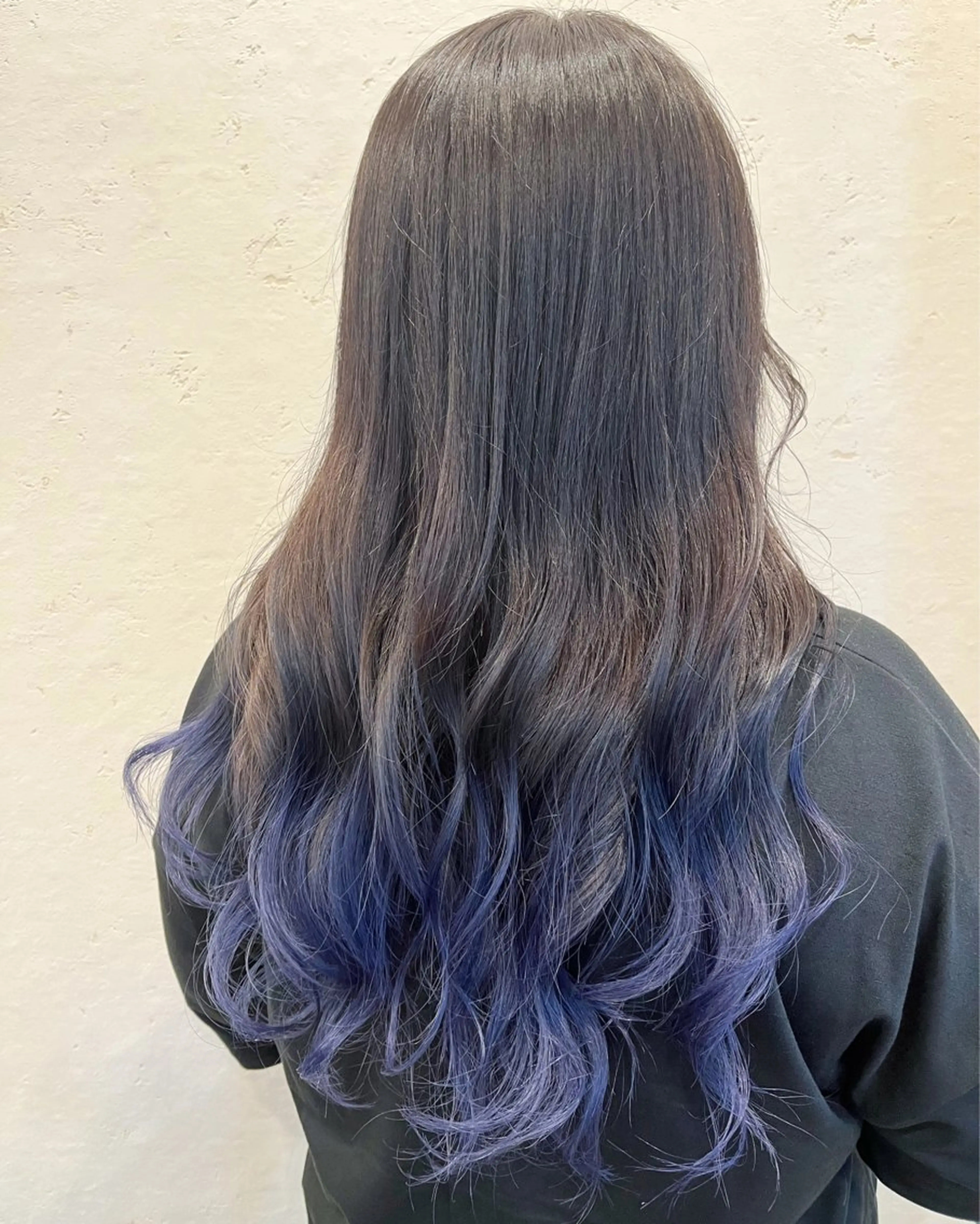 セミロング カラー お団子ヘア ブルーカラー グラデーションカラー ネイビーカラー 学生 髪質改善/ハイトーン カラー/久保田彰のヘアスタイル
