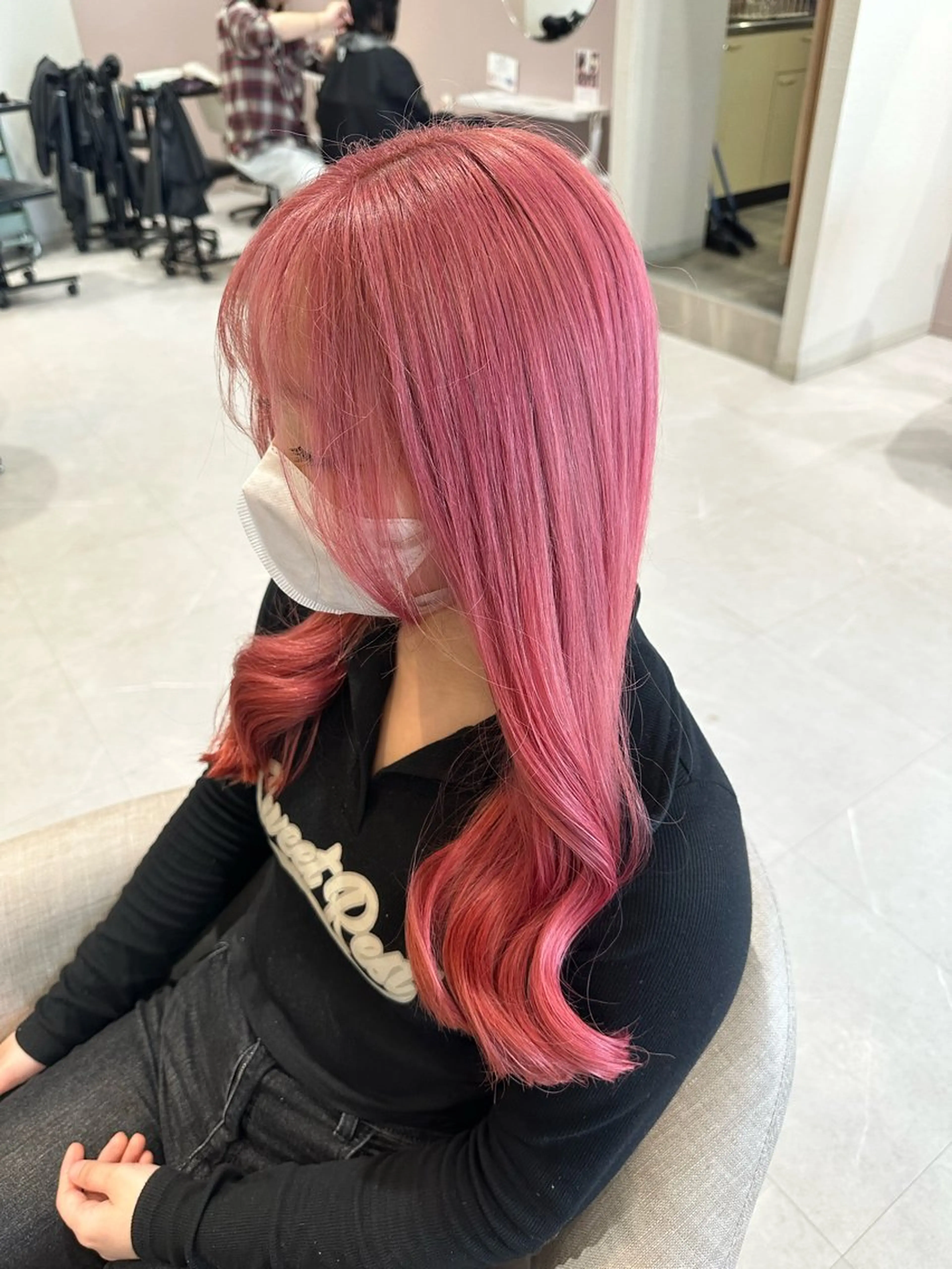 ロング カラー ブリーチ ピンクカラー トリートメント 🎀レイヤー艶カラー Konatsu🌻のヘアスタイル