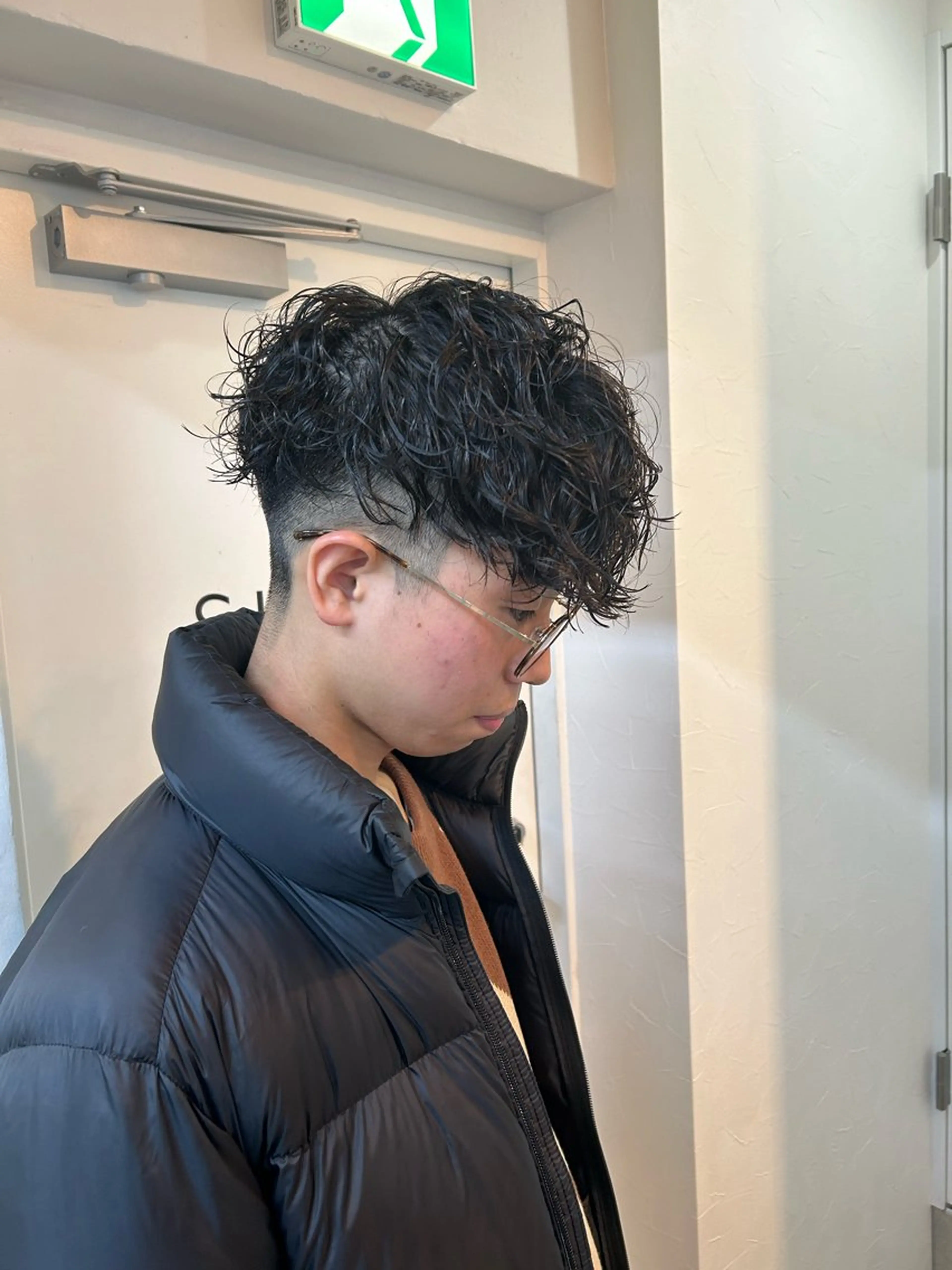 ショート パーマ メンズ メンズブリーチ メンズハイトーン メンズウルフカット 似合わせカット ウルフカット 心斎橋l大人韓国ヘア レイヤー×艶カラーのヘアスタイル