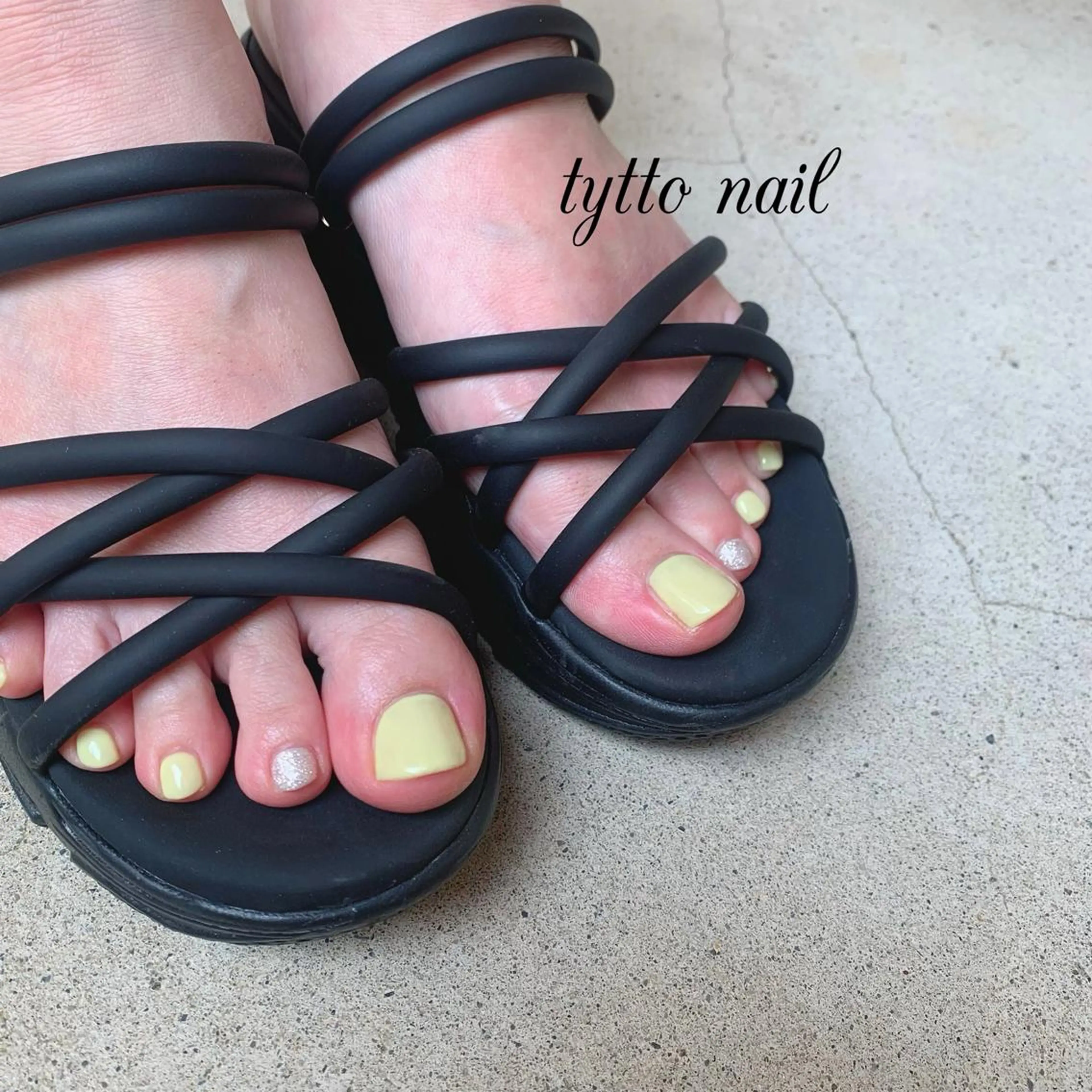 ネイル フットネイル ラメ(グリッター) ワンカラーネイル 夏ネイル 黄色 フットネイル tytto nail ❤︎‪‪eri‪‪のネイルデザイン