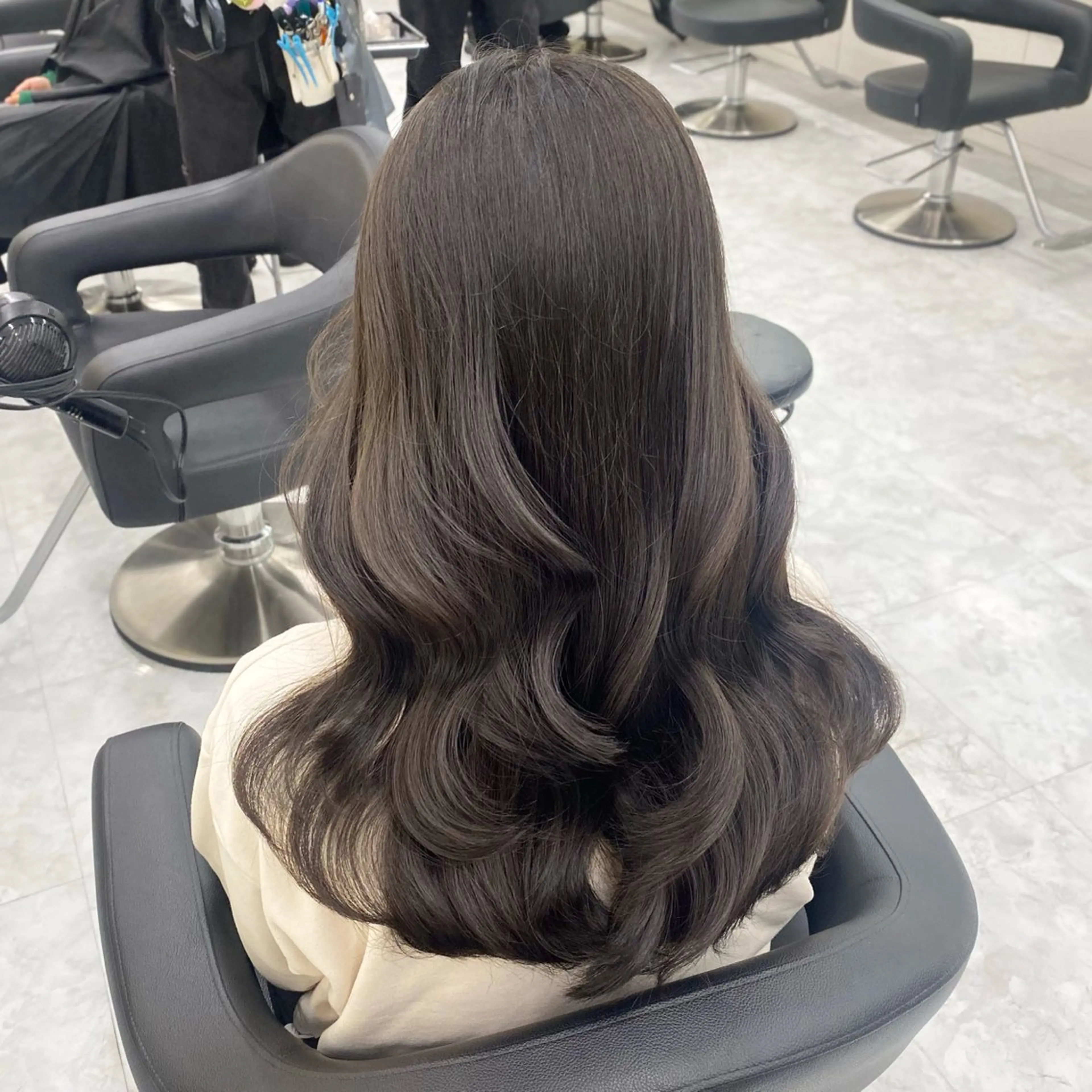 ミディアム カラー パーマ ヘアアレンジ キッズ グレージュ ヘアカラー 💖横浜ブリーチなし 💖MIHOのヘアスタイル