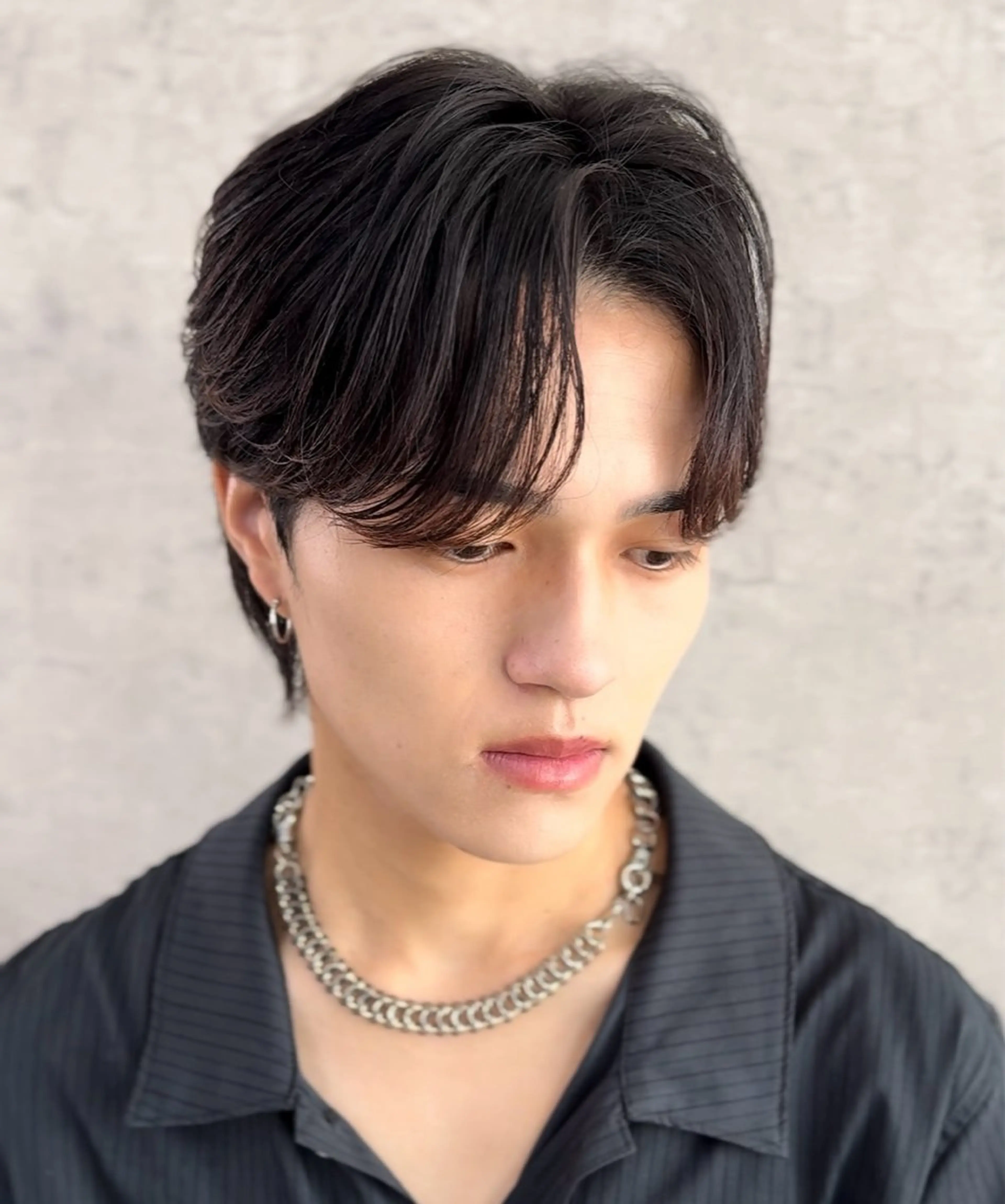 カラー パーマ メンズ センターパート ダウンパーマ カルマパーマ メンズパーマ ニュアンスパーマ カット パーマ トリートメント ヘアセット 森下 佑大のヘアスタイル