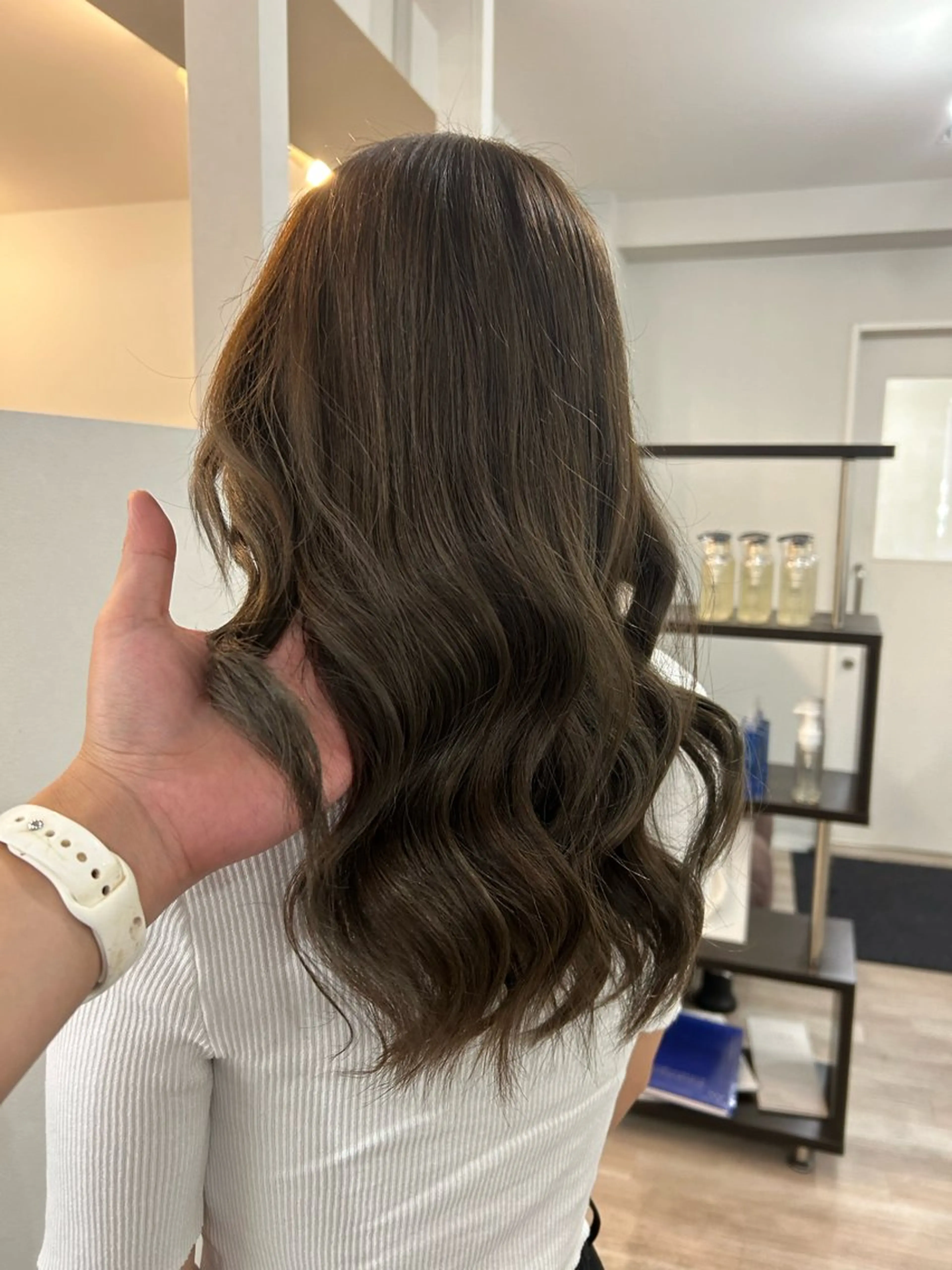 カラー MERU /グランディールのヘアスタイル