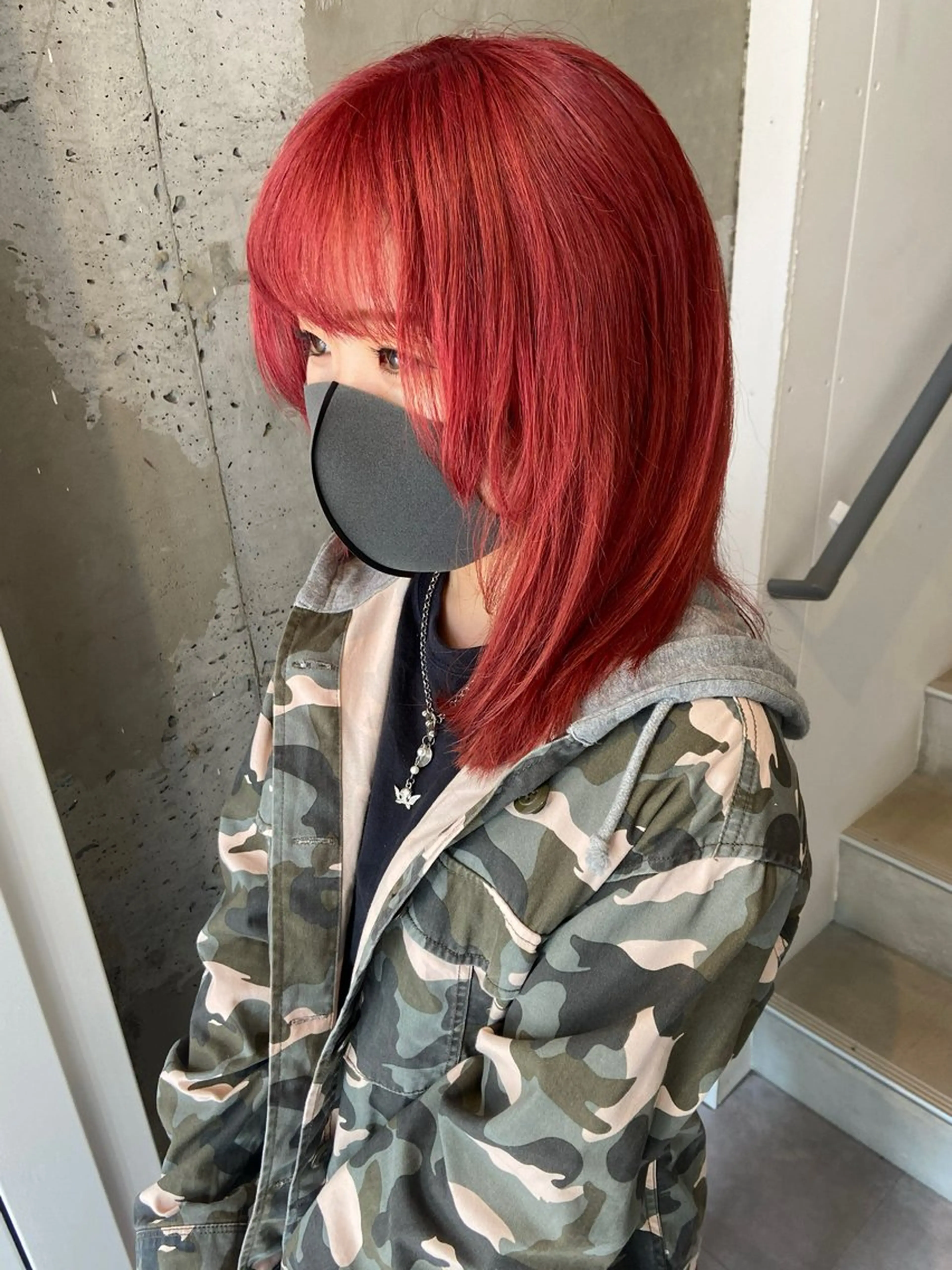 ミディアム カラー レッドカラー レイヤーカット ヘアカラー トリートメント ウルフカット レイヤーカット上柿のヘアスタイル