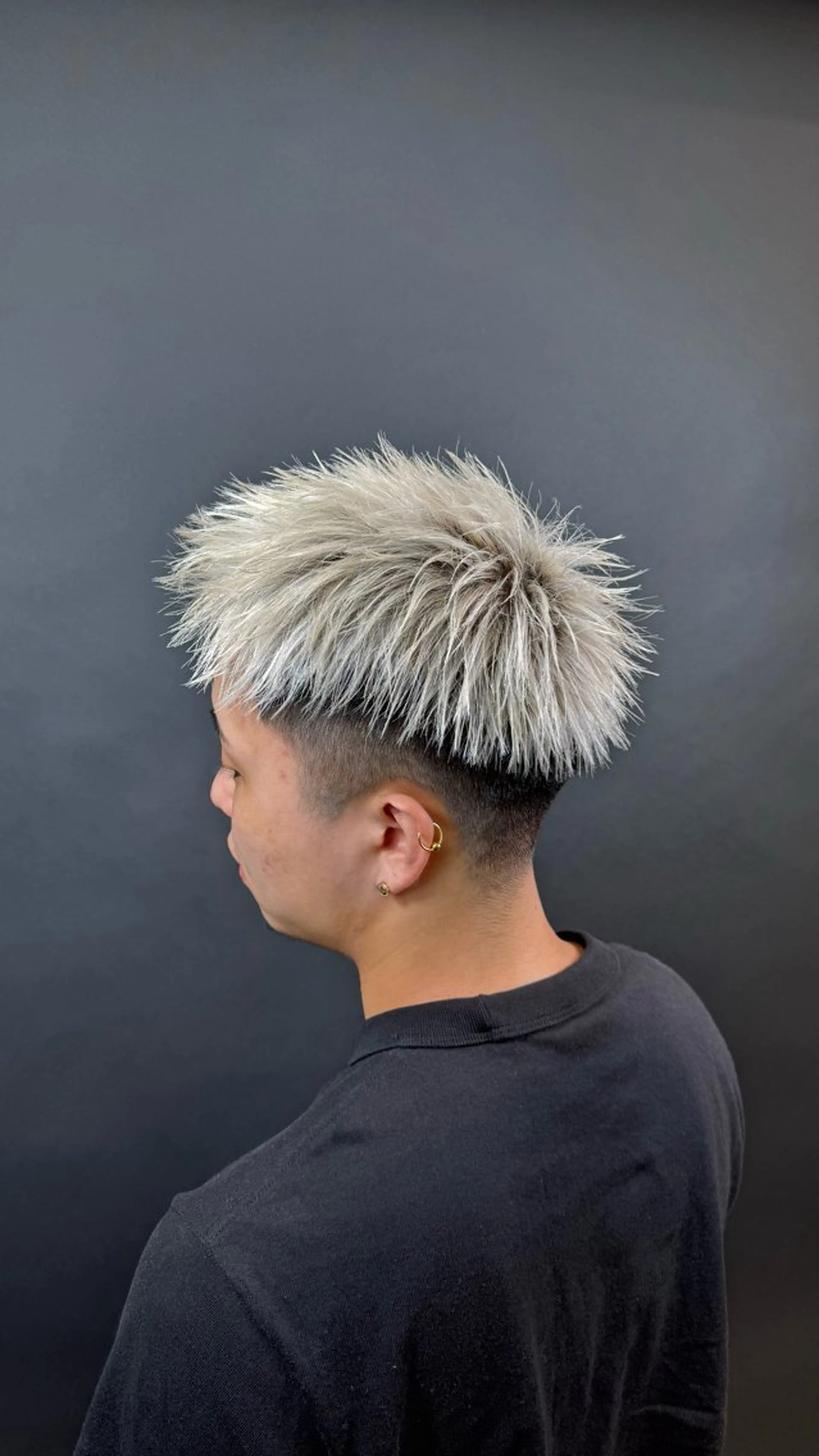 カラー メンズ アップバング ブロンド ホワイトブロンド カット ヘアカラー REGNO by GLANZ所属・KAMINAO HIRYUのヘアスタイル