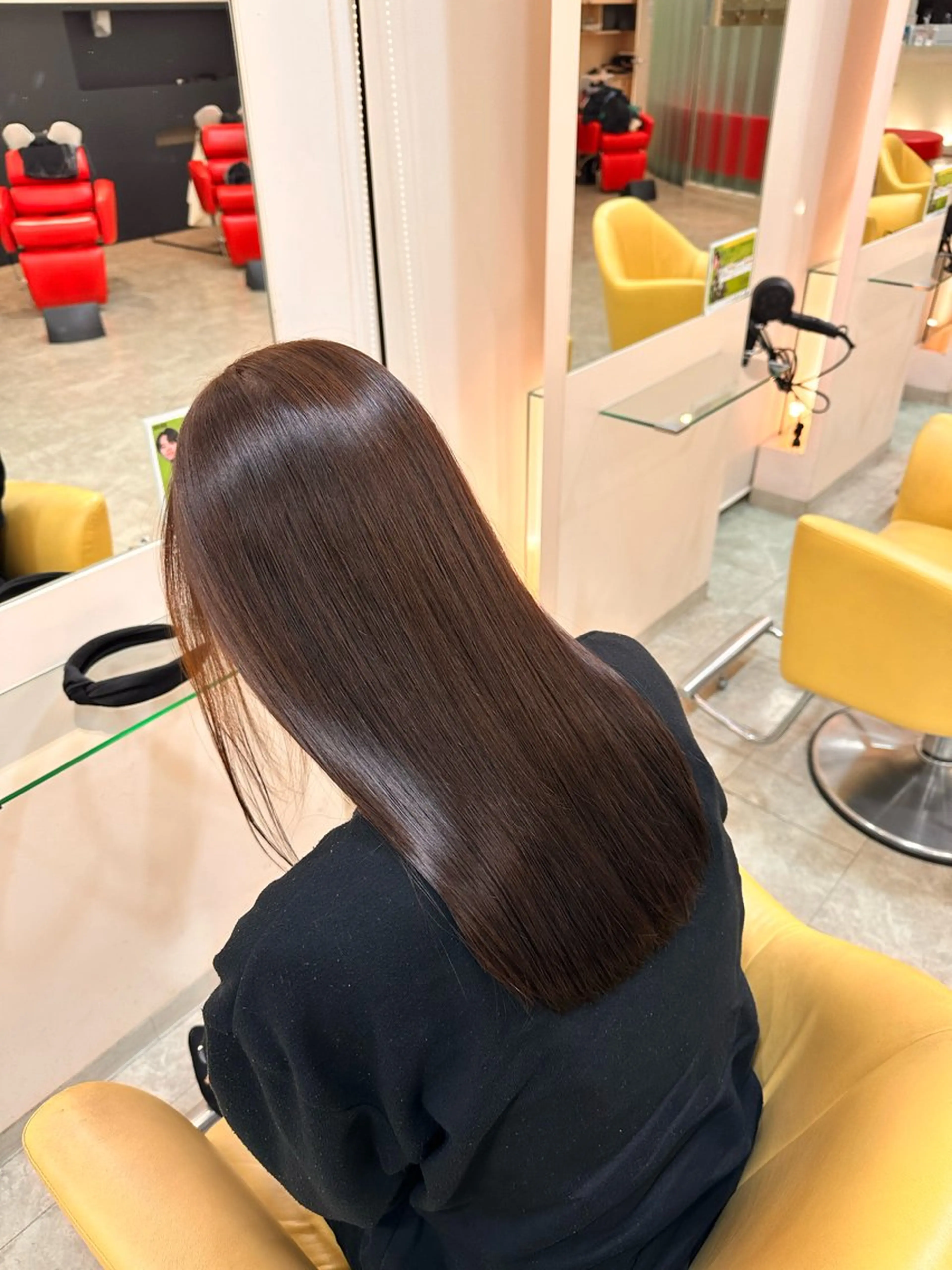 カラー アッシュ アッシュブラウン ブラウンカラー EMA  ViViD 港区店所属・柴田 舜吏のヘアスタイル