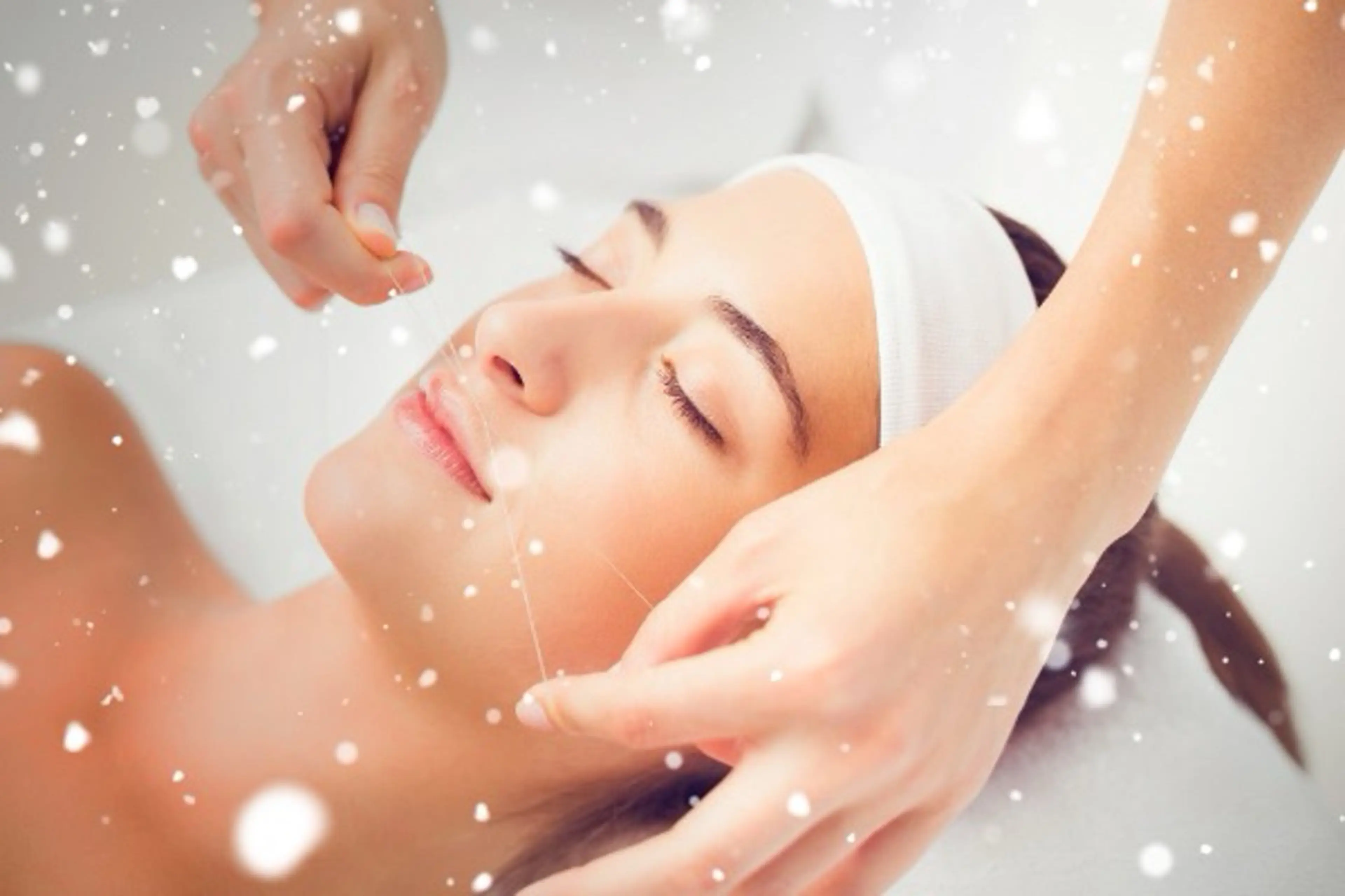 まゆ周り、口周りのハーフスレッディング‼️眉だけでなく鼻下口まわりの産毛も糸脱毛で、ツルツルに！保湿美容液で仕上げます♡の写真