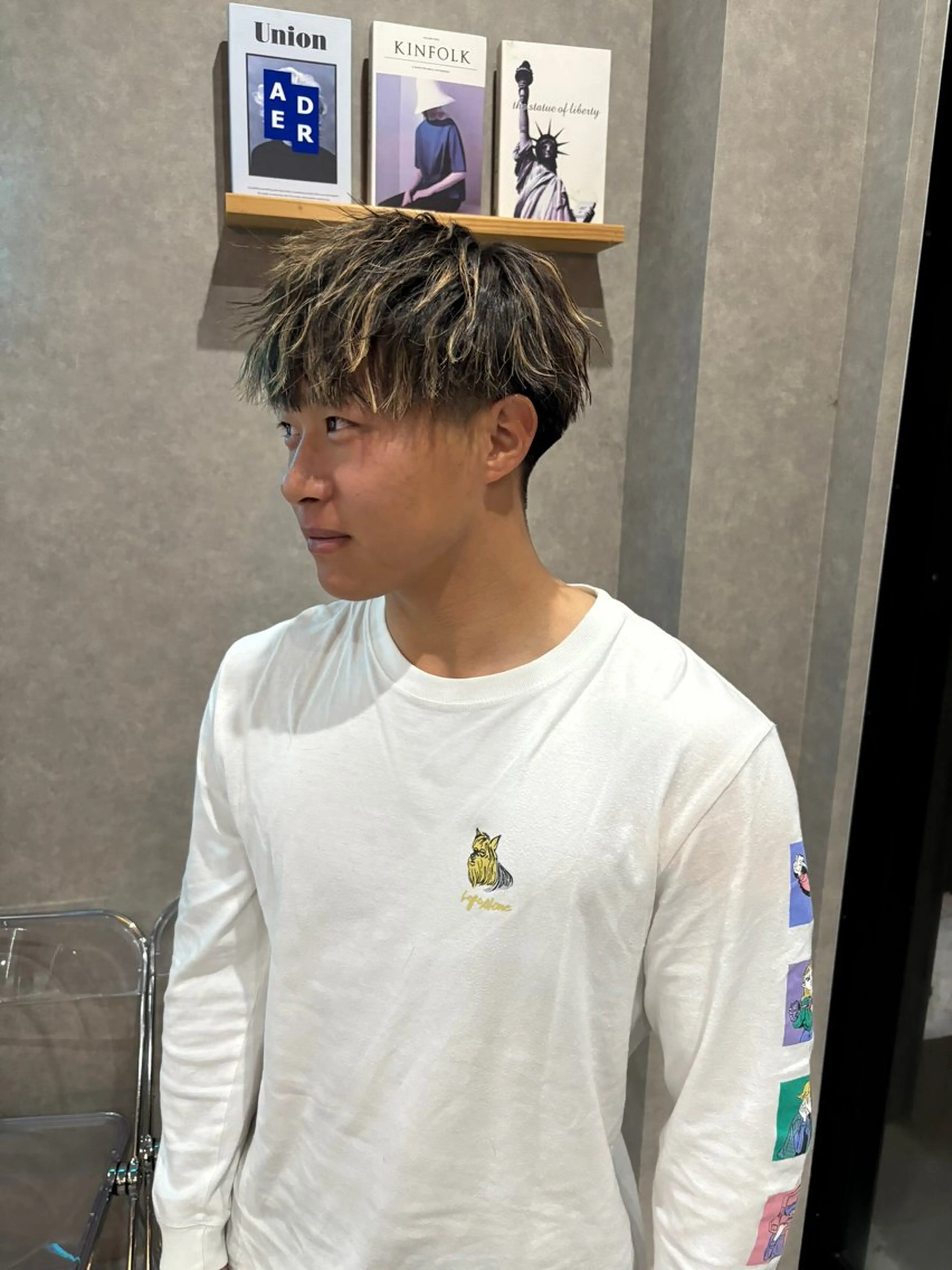 ショート メンズ メンズバレイヤージュ メンズブリーチ メンズハイライト メンズインナーカラー メンズ韓国風 カット 長谷川 湧のヘアスタイル