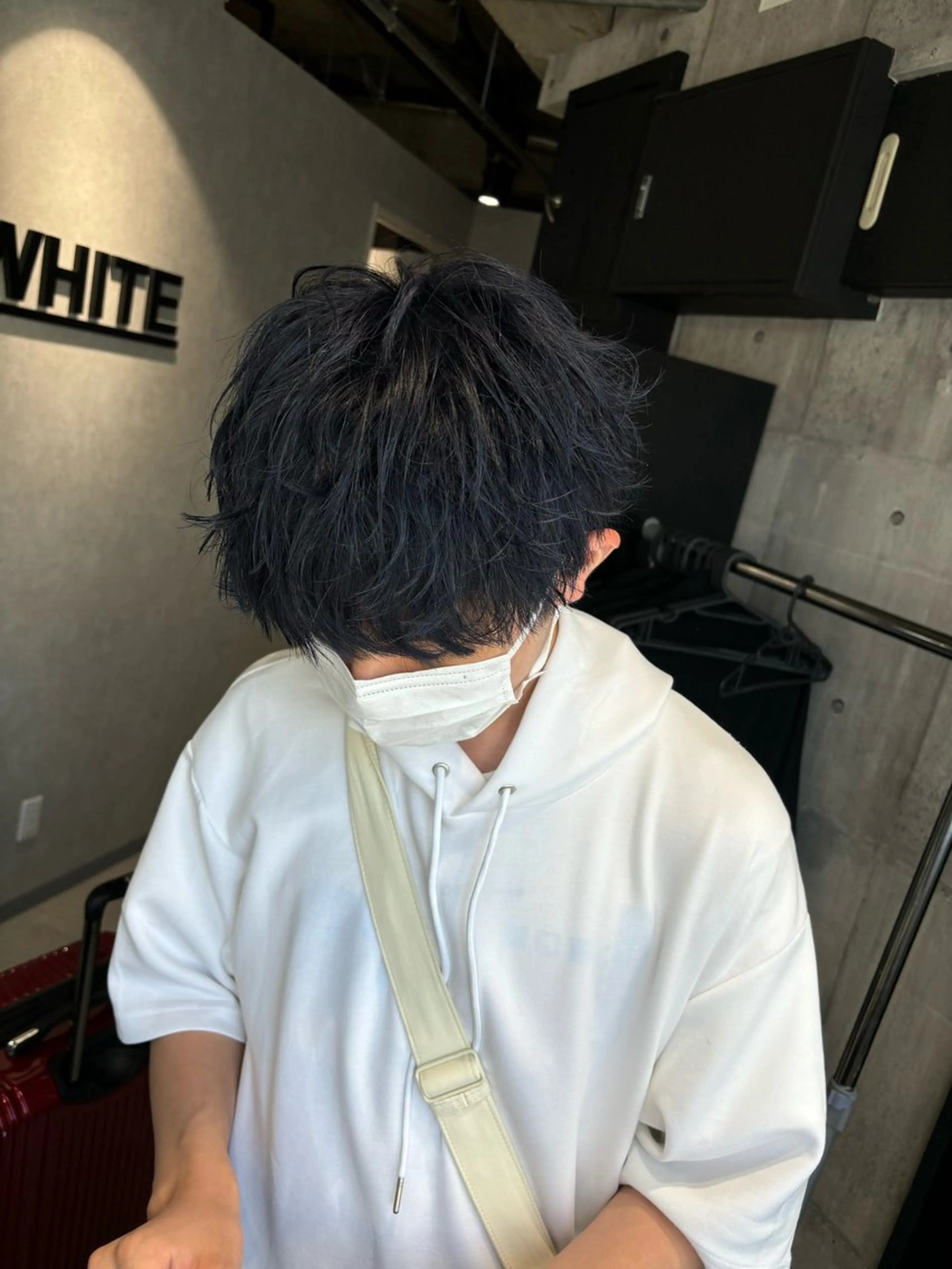 カラー メンズ ブルーカラー ネイビーカラー カット ヘアカラー トリートメント _WHITE / KENTOのヘアスタイル